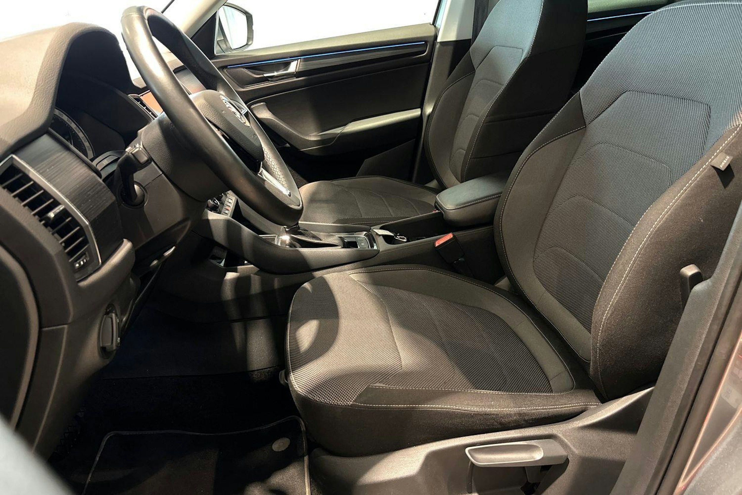 Harmaa Skoda KODIAQ 2019 kuva 23.