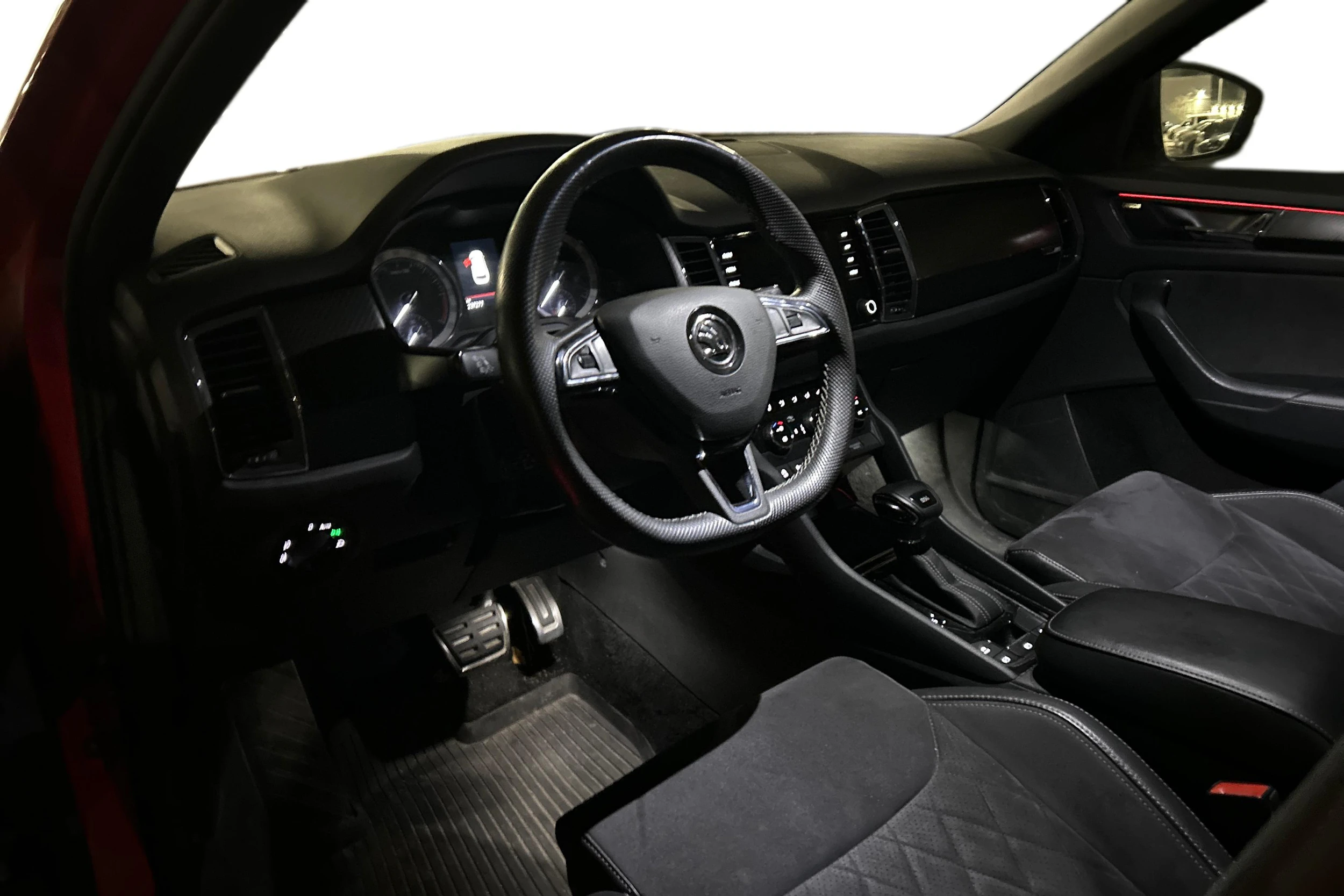 punainen Skoda Kodiaq 2019 kuva 3.