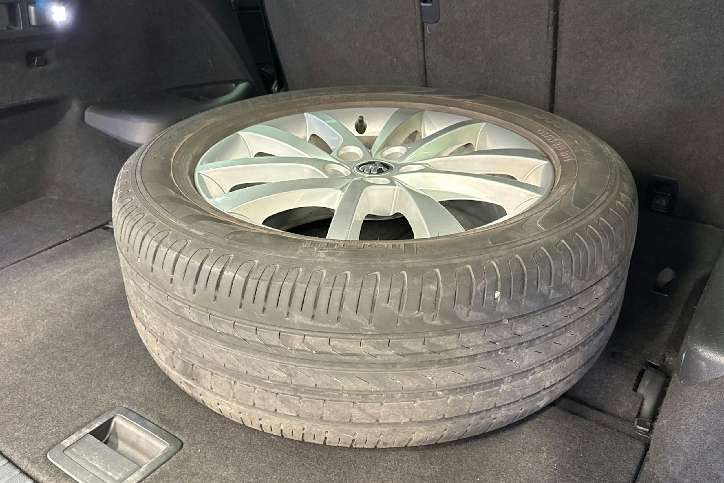 harmaa Skoda Kodiaq 2019 kuva 13.