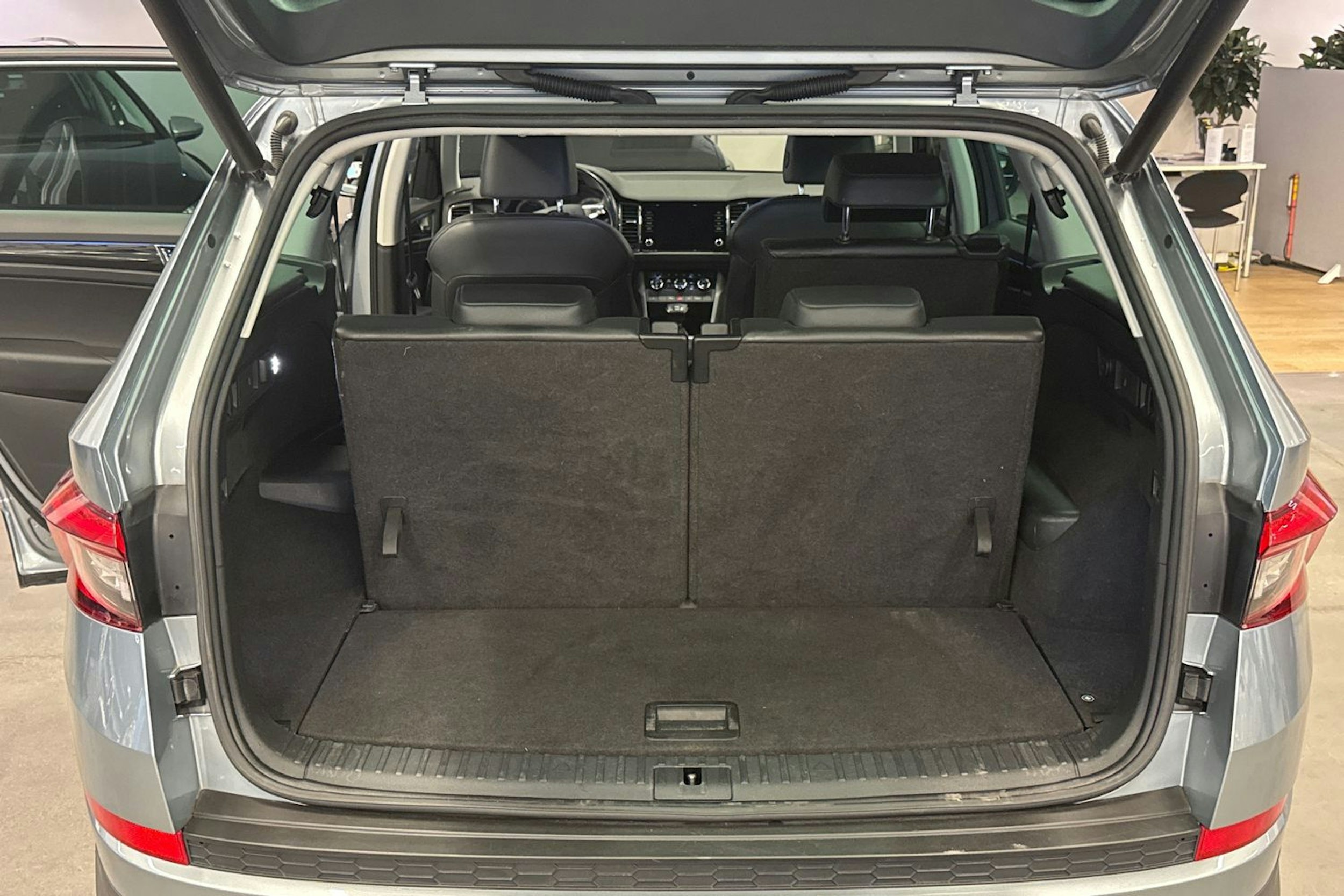 harmaa Skoda Kodiaq 2019 kuva 14.