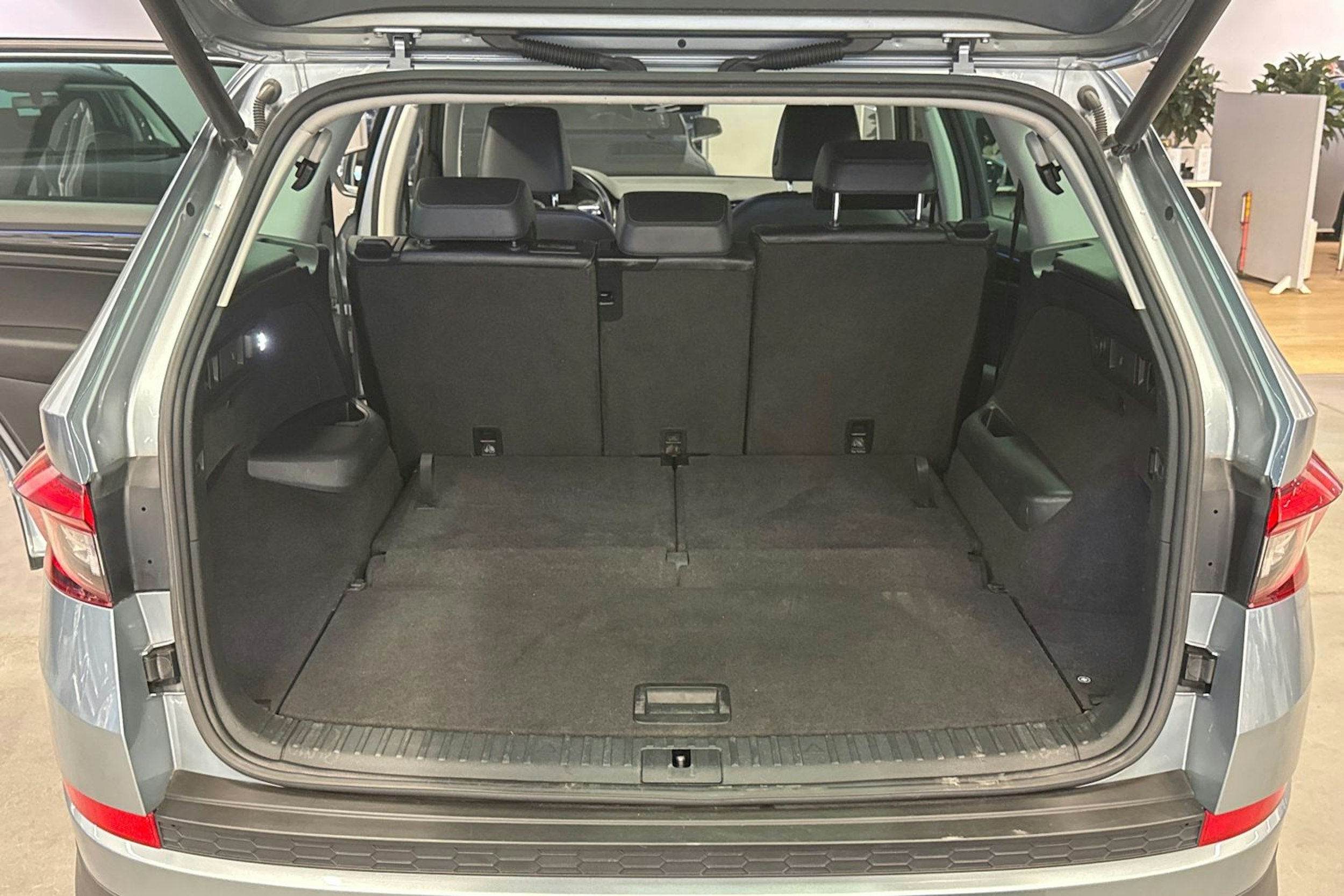 harmaa Skoda Kodiaq 2019 kuva 16.
