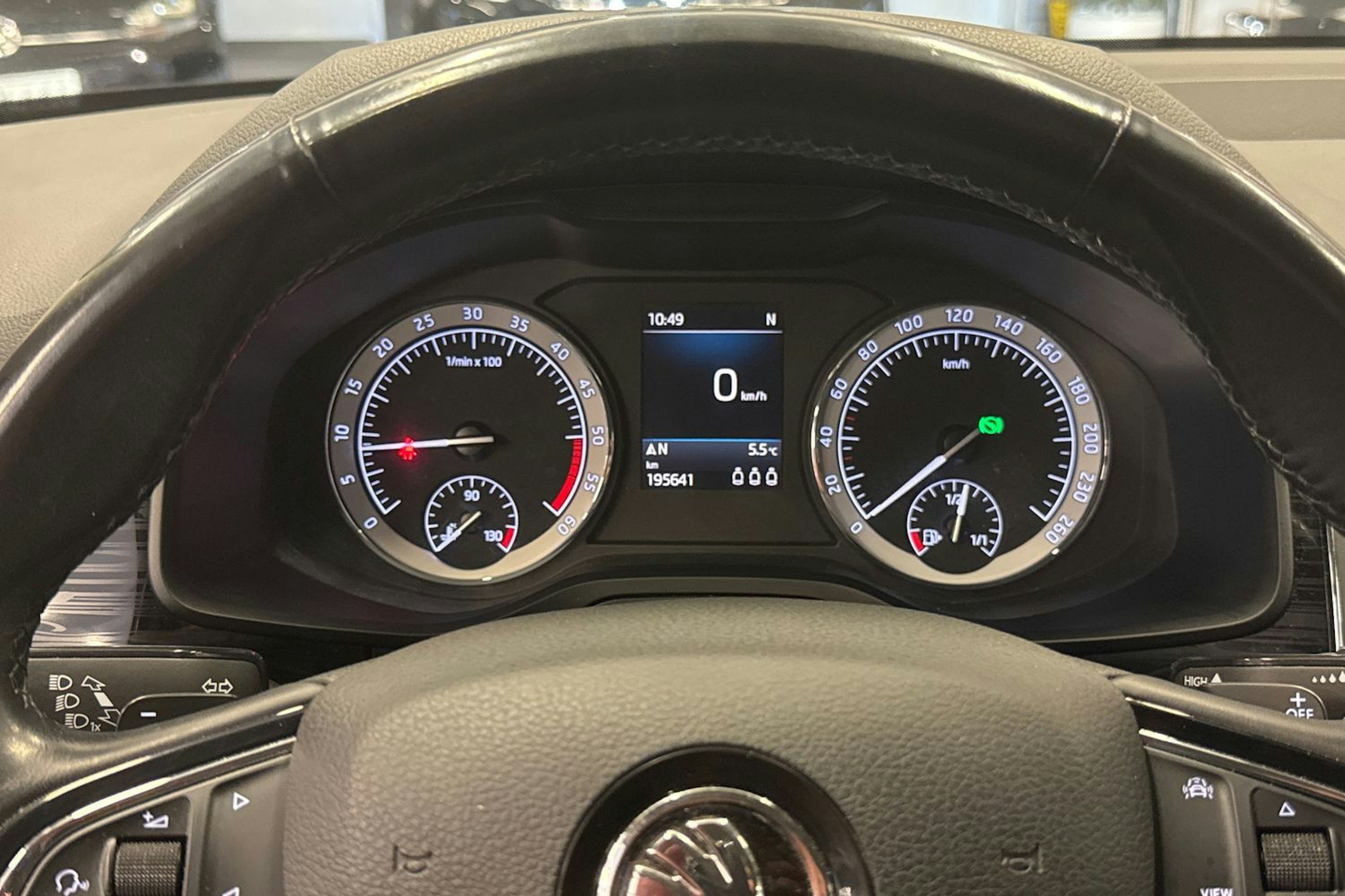 harmaa Skoda Kodiaq 2019 kuva 18.