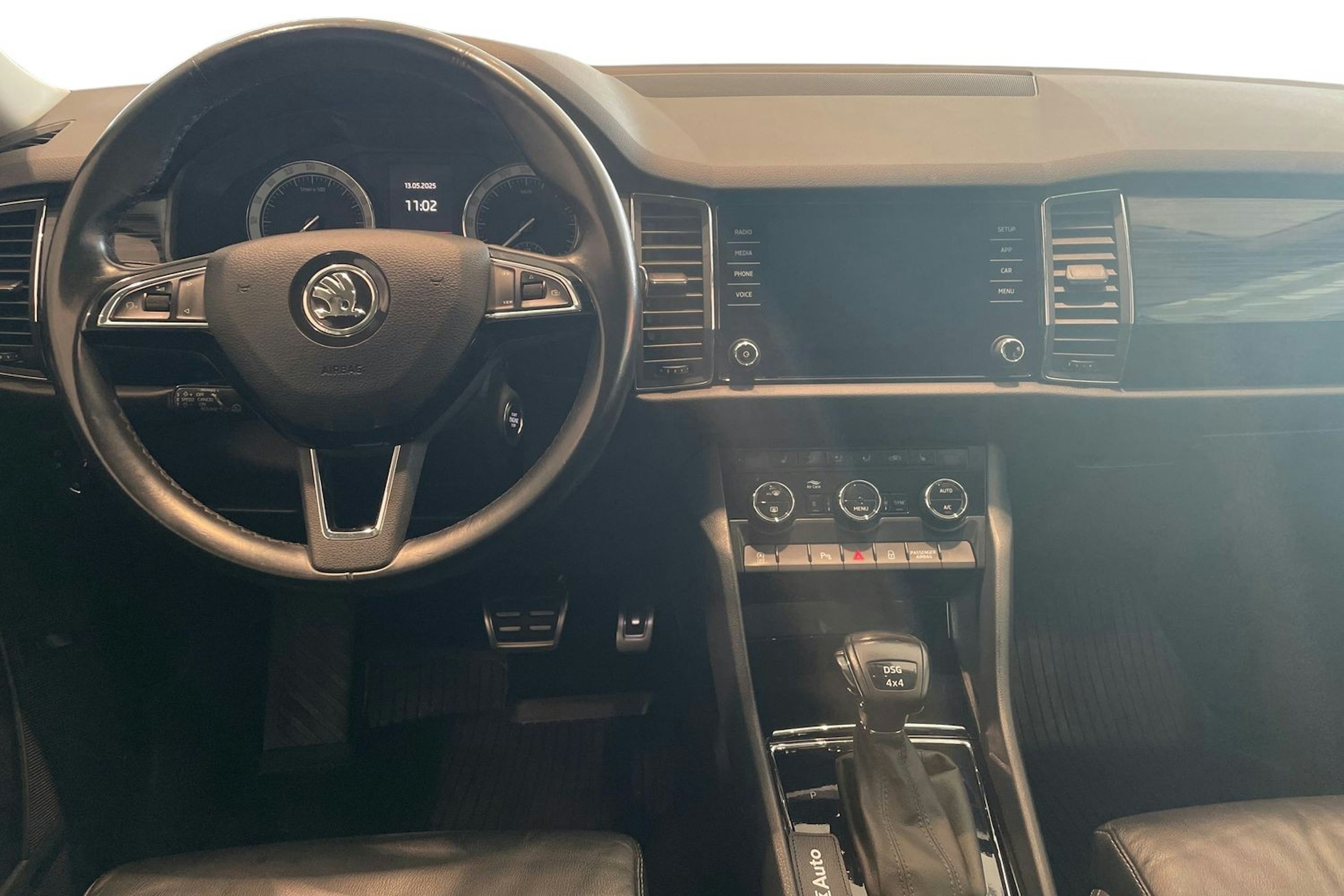 Valkoinen Skoda KODIAQ 2019 kuva 9.