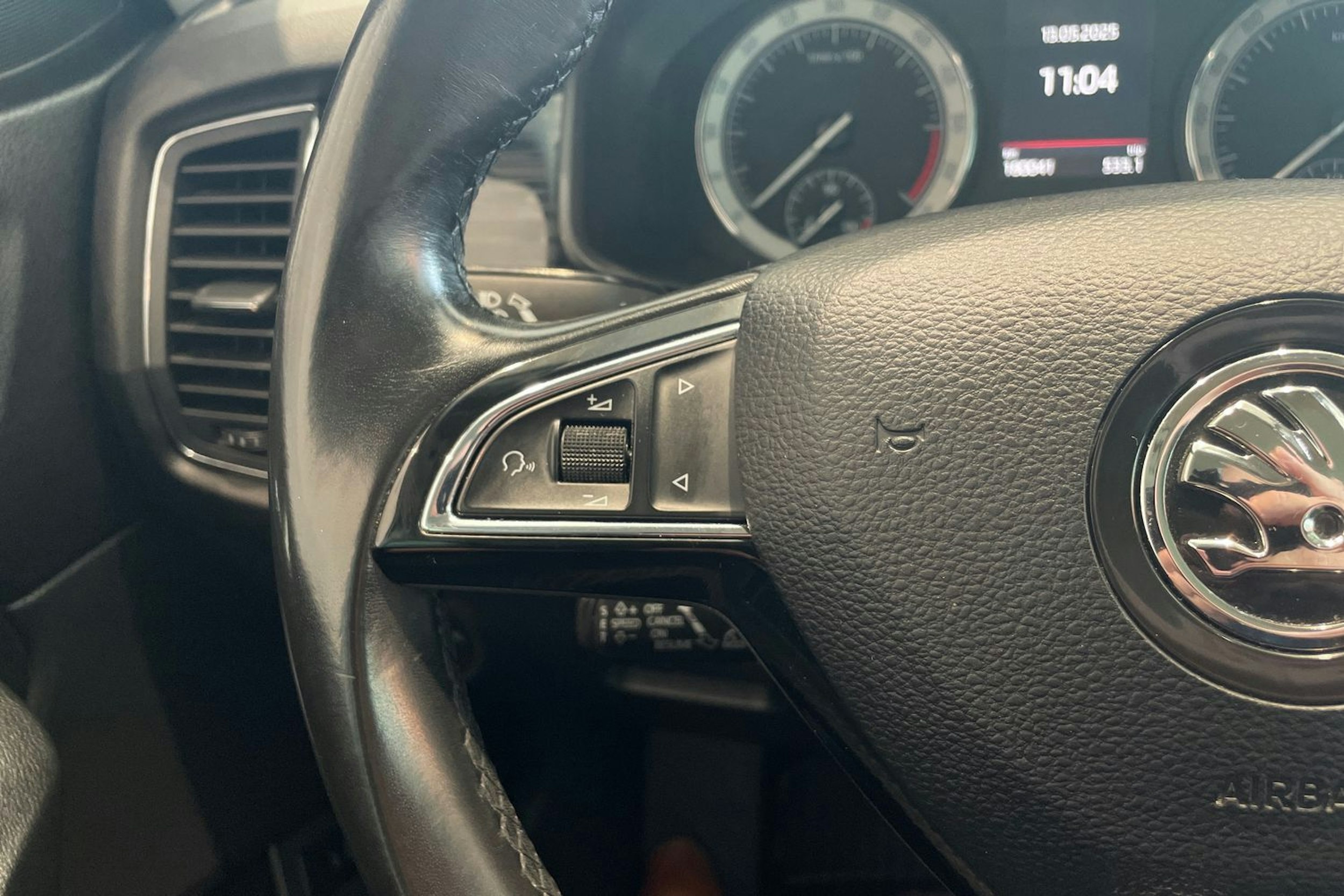 Valkoinen Skoda KODIAQ 2019 kuva 16.
