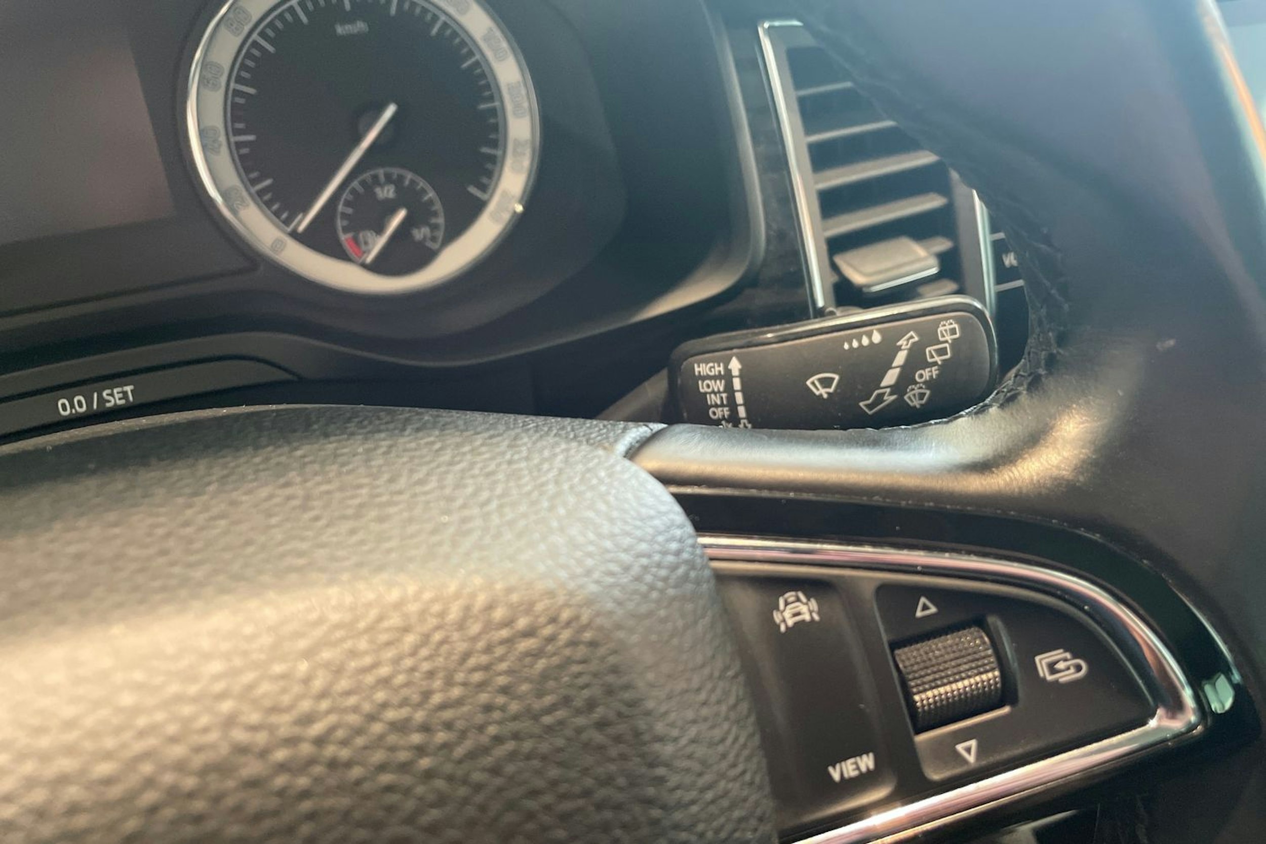 Valkoinen Skoda KODIAQ 2019 kuva 17.