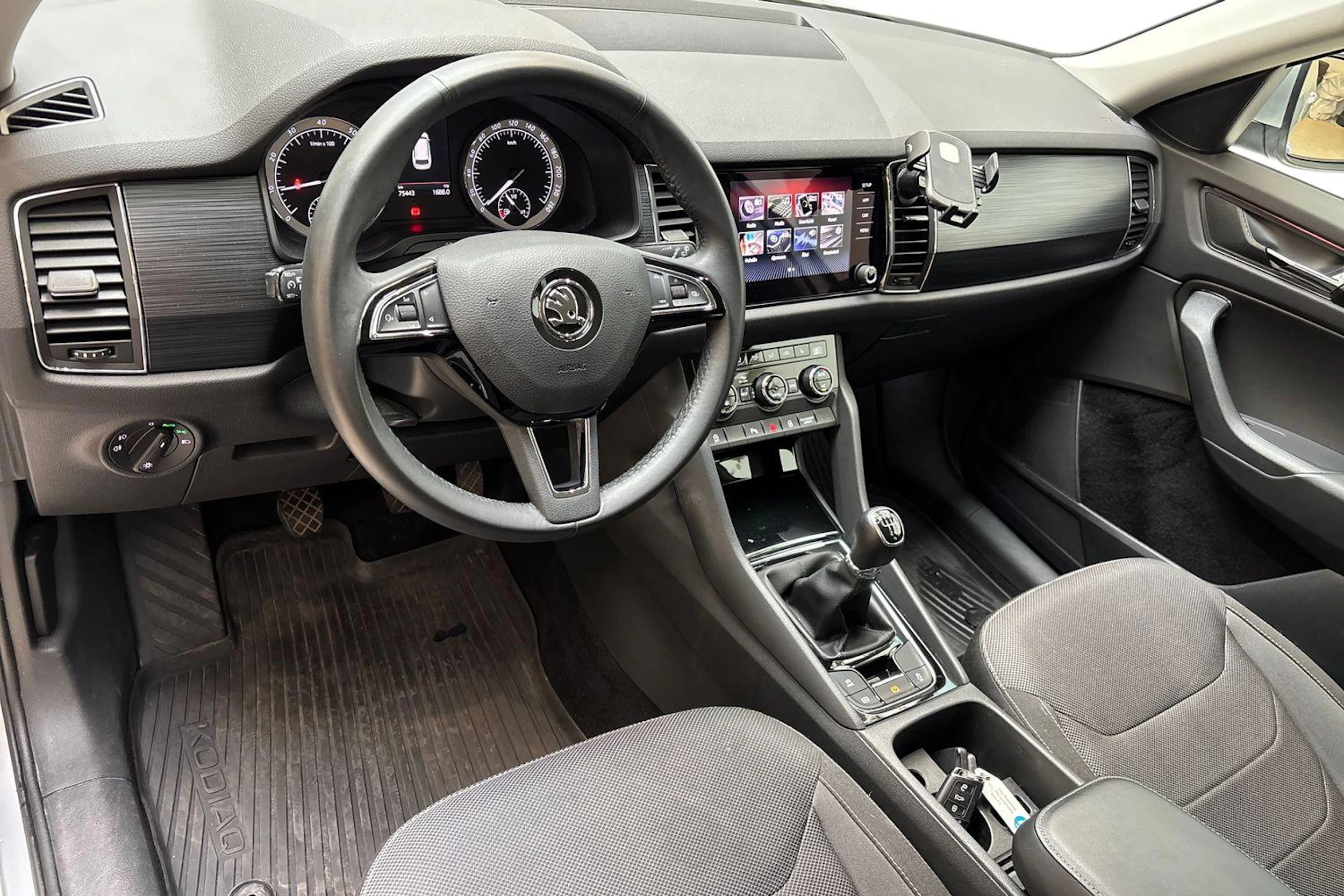 harmaa Skoda Kodiaq 2019 kuva 8.