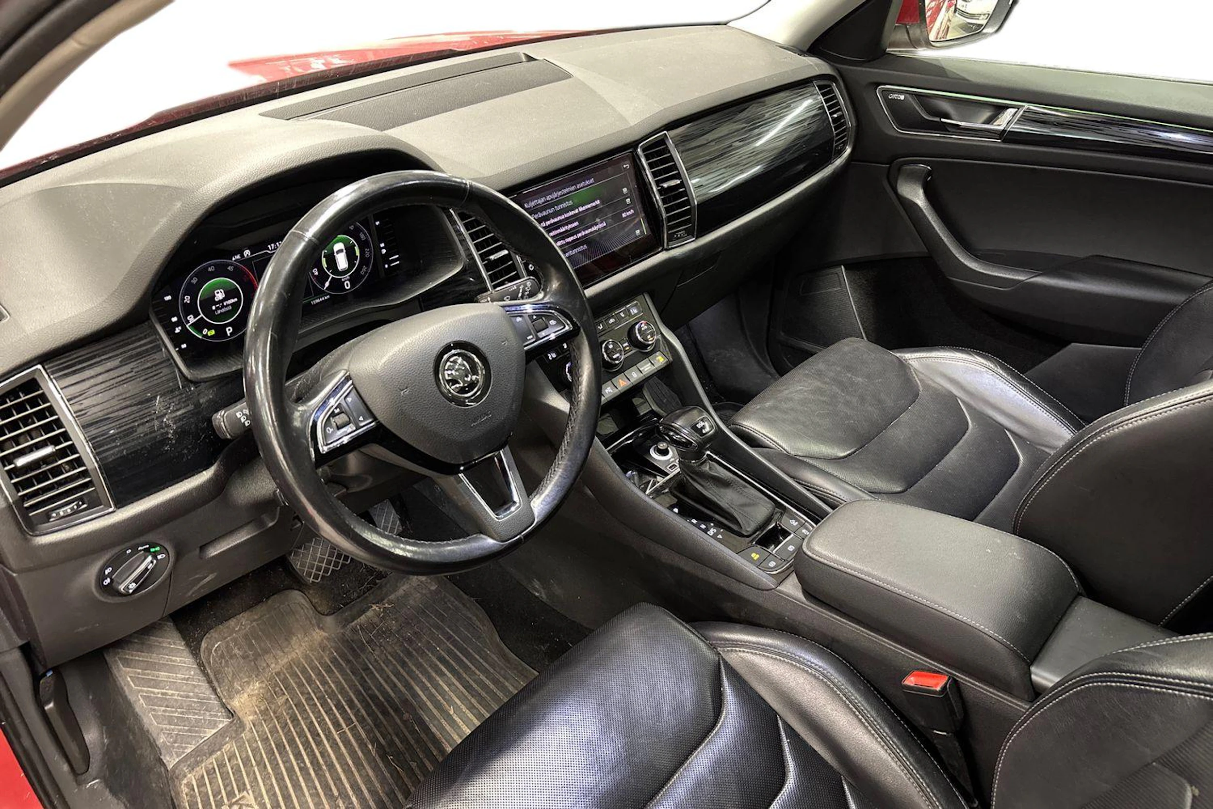 Punainen Skoda KODIAQ 2019 kuva 3.