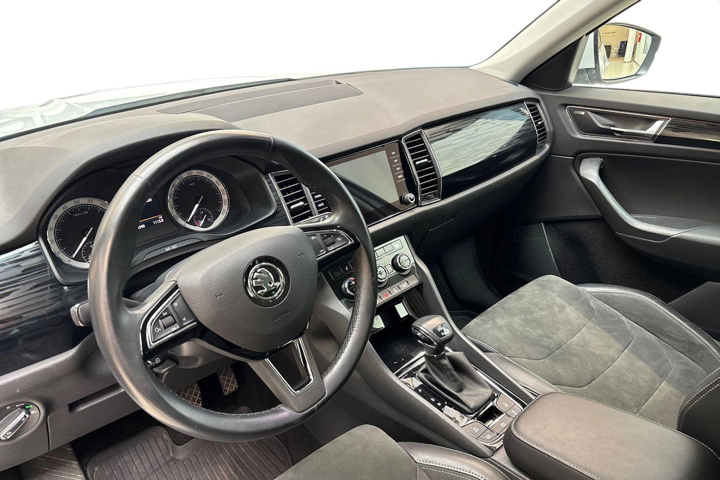 valkoinen Skoda Kodiaq 2019 kuva 6.