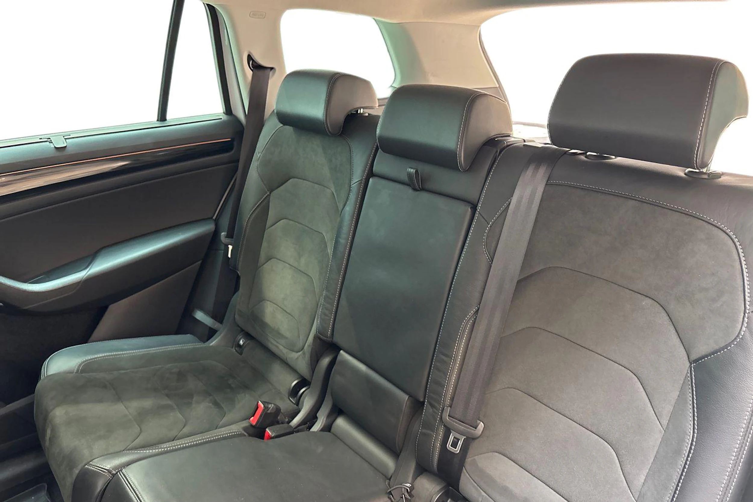 valkoinen Skoda Kodiaq 2019 kuva 8.