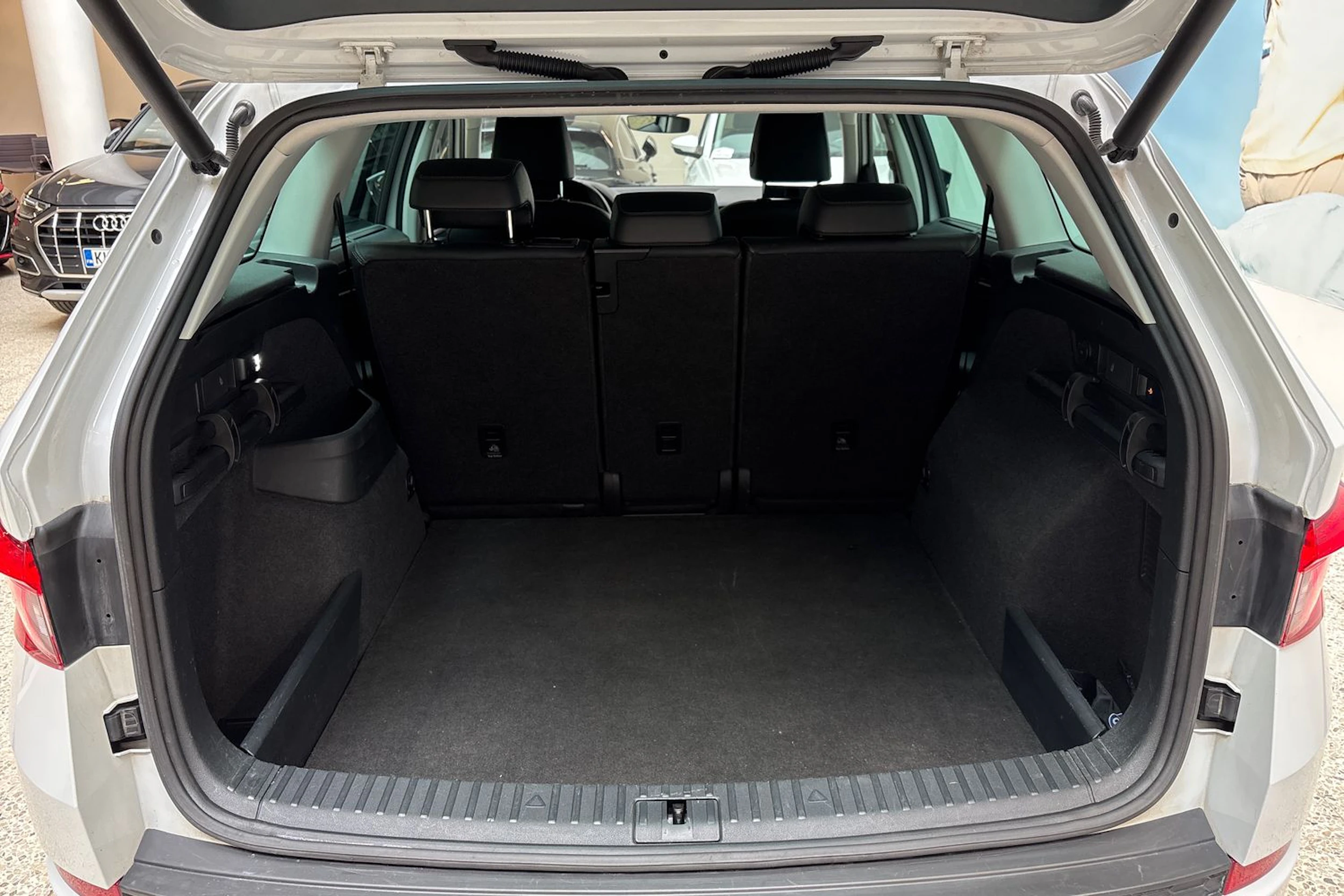 valkoinen Skoda Kodiaq 2019 kuva 12.