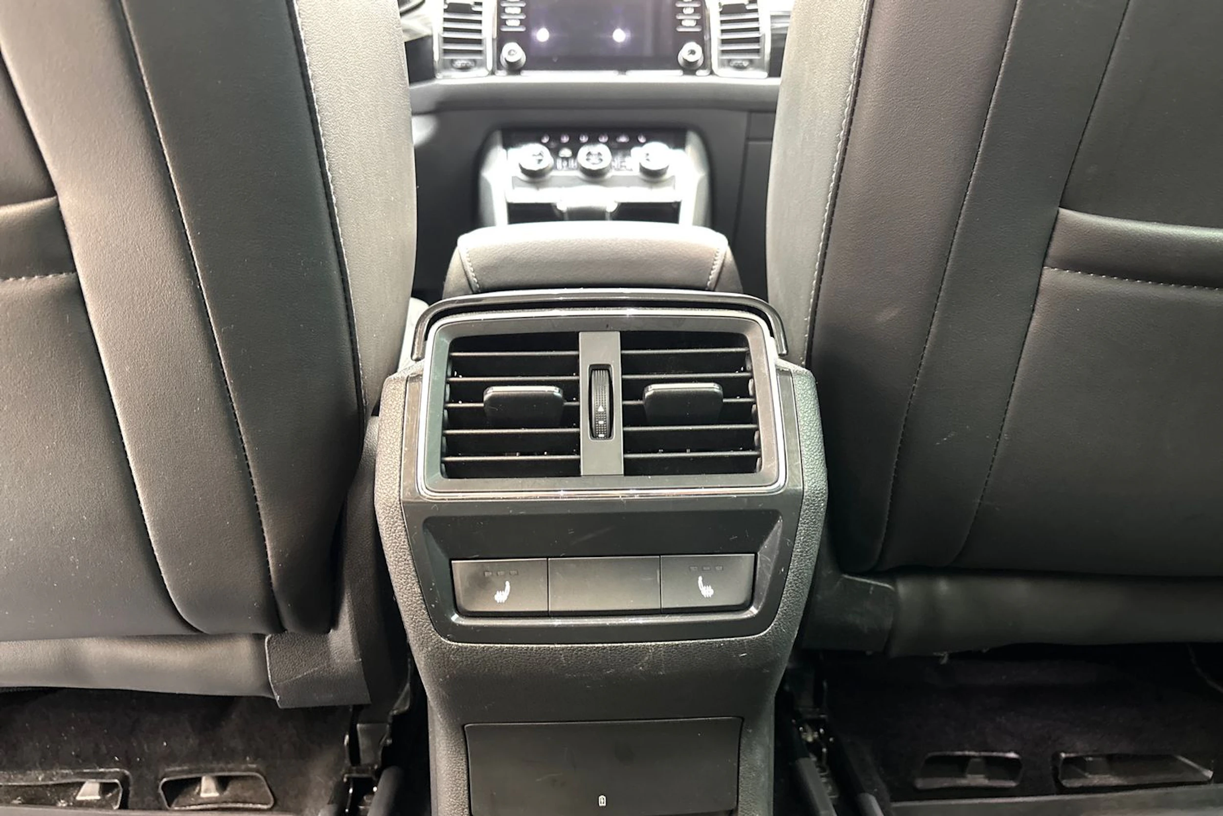 valkoinen Skoda Kodiaq 2019 kuva 16.