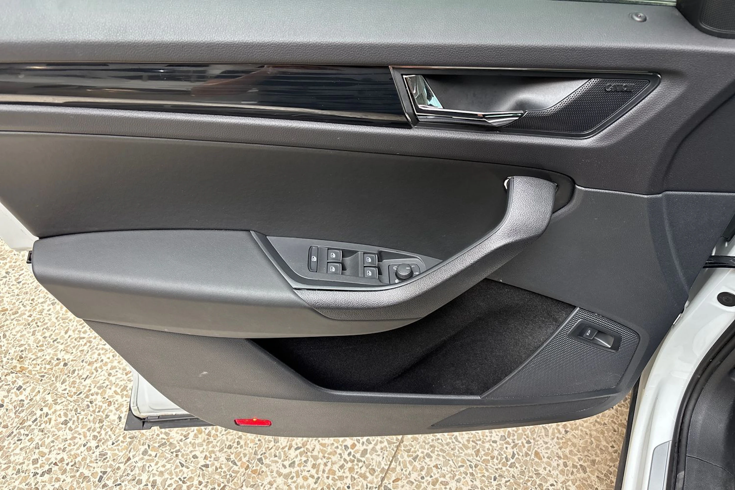 valkoinen Skoda Kodiaq 2019 kuva 17.