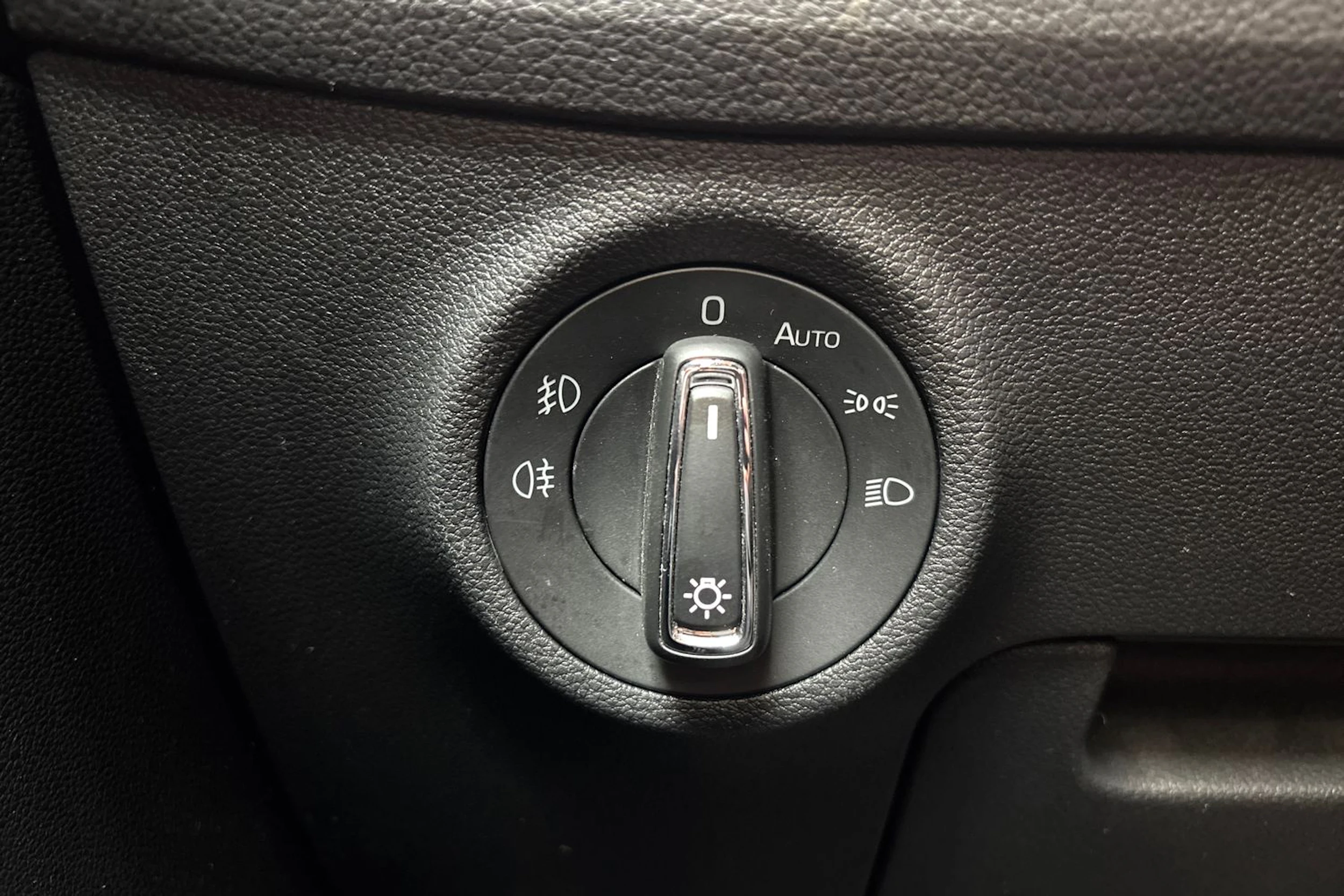 valkoinen Skoda Kodiaq 2019 kuva 19.