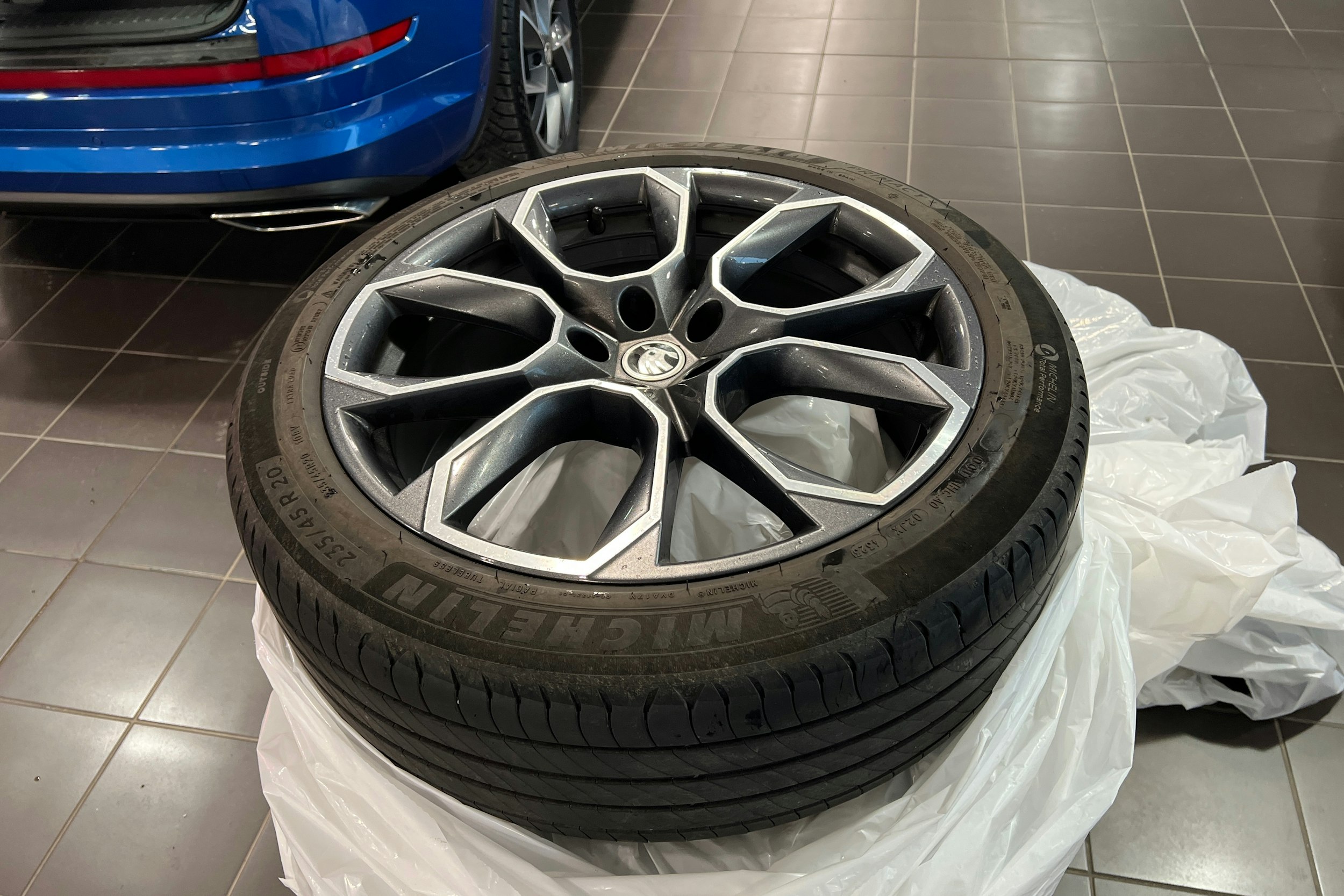 Sininen Skoda KODIAQ 2019 kuva 14.