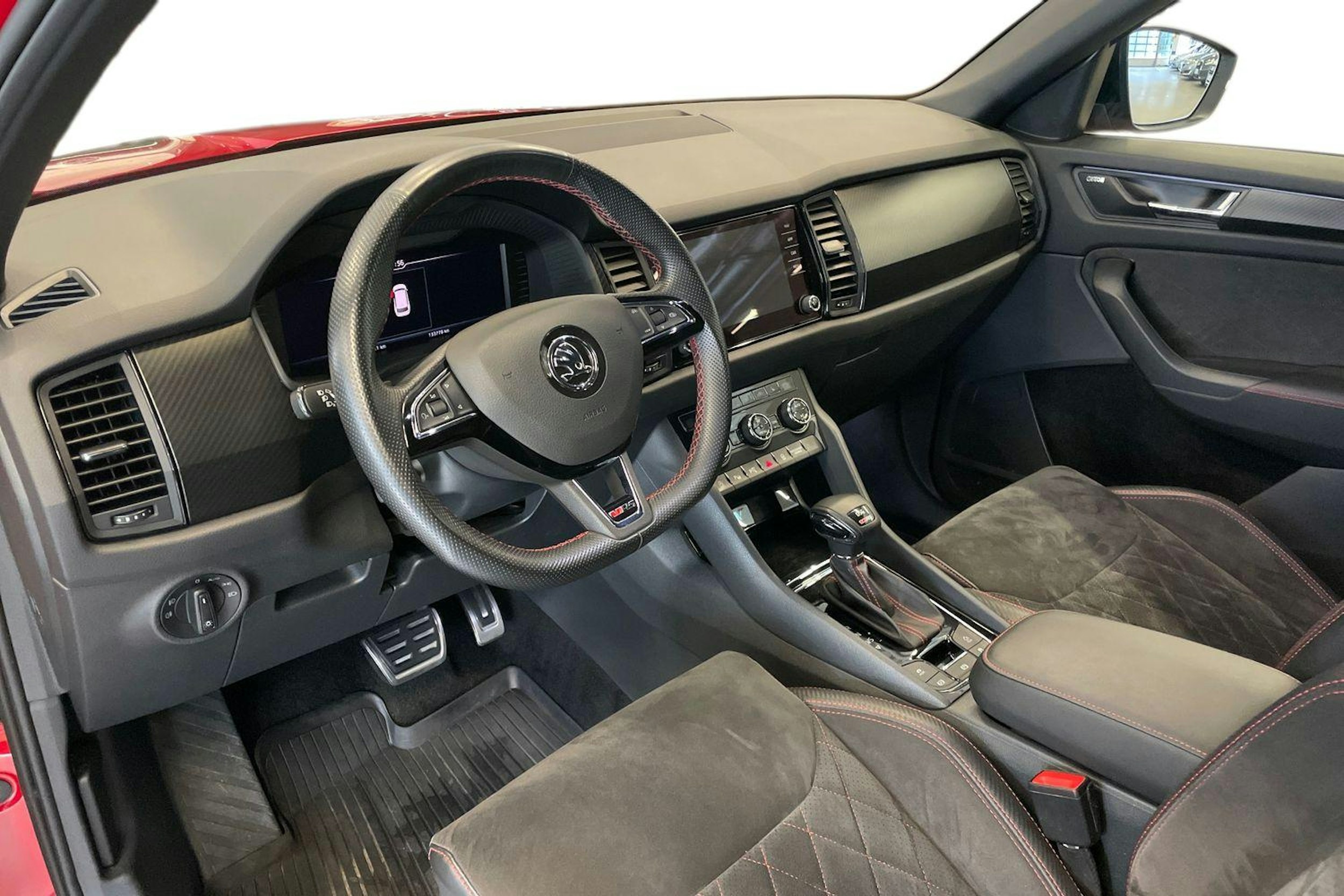 Punainen Skoda KODIAQ 2020 kuva 7.