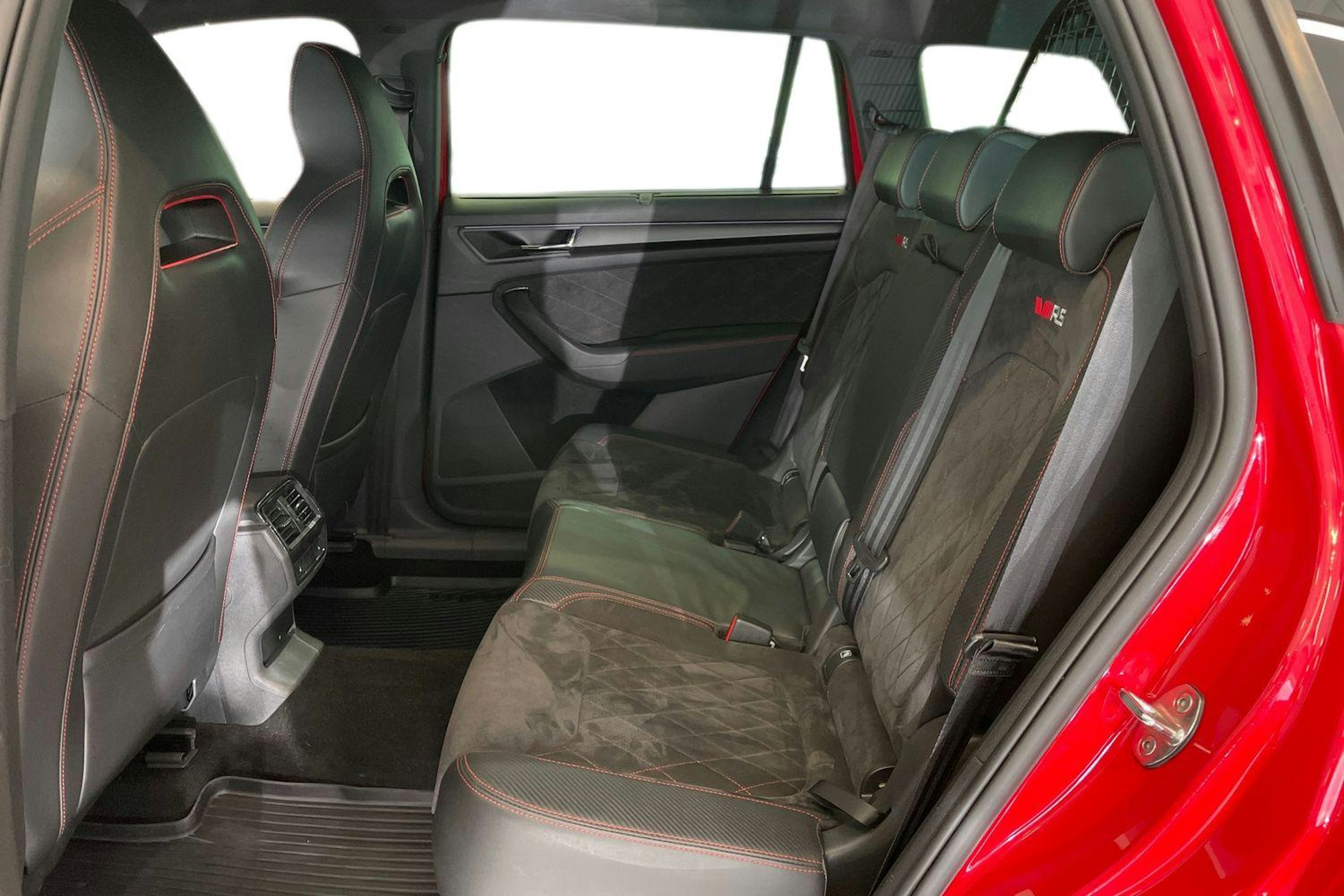 Punainen Skoda KODIAQ 2020 kuva 10.