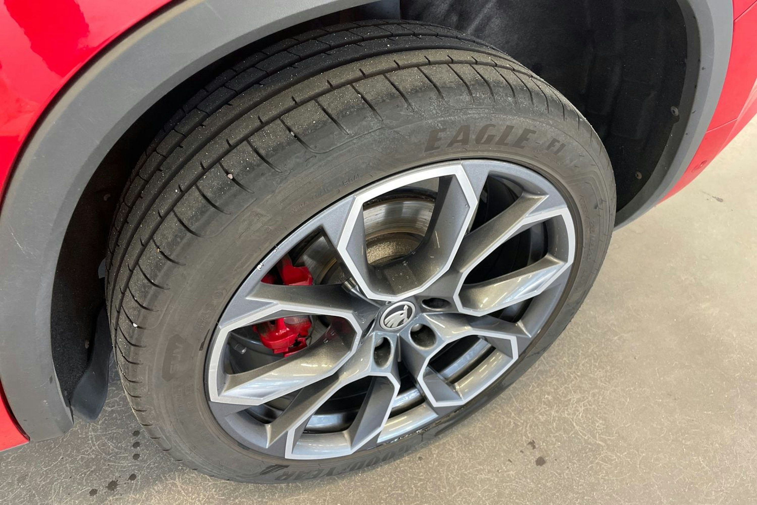 Punainen Skoda KODIAQ 2020 kuva 13.