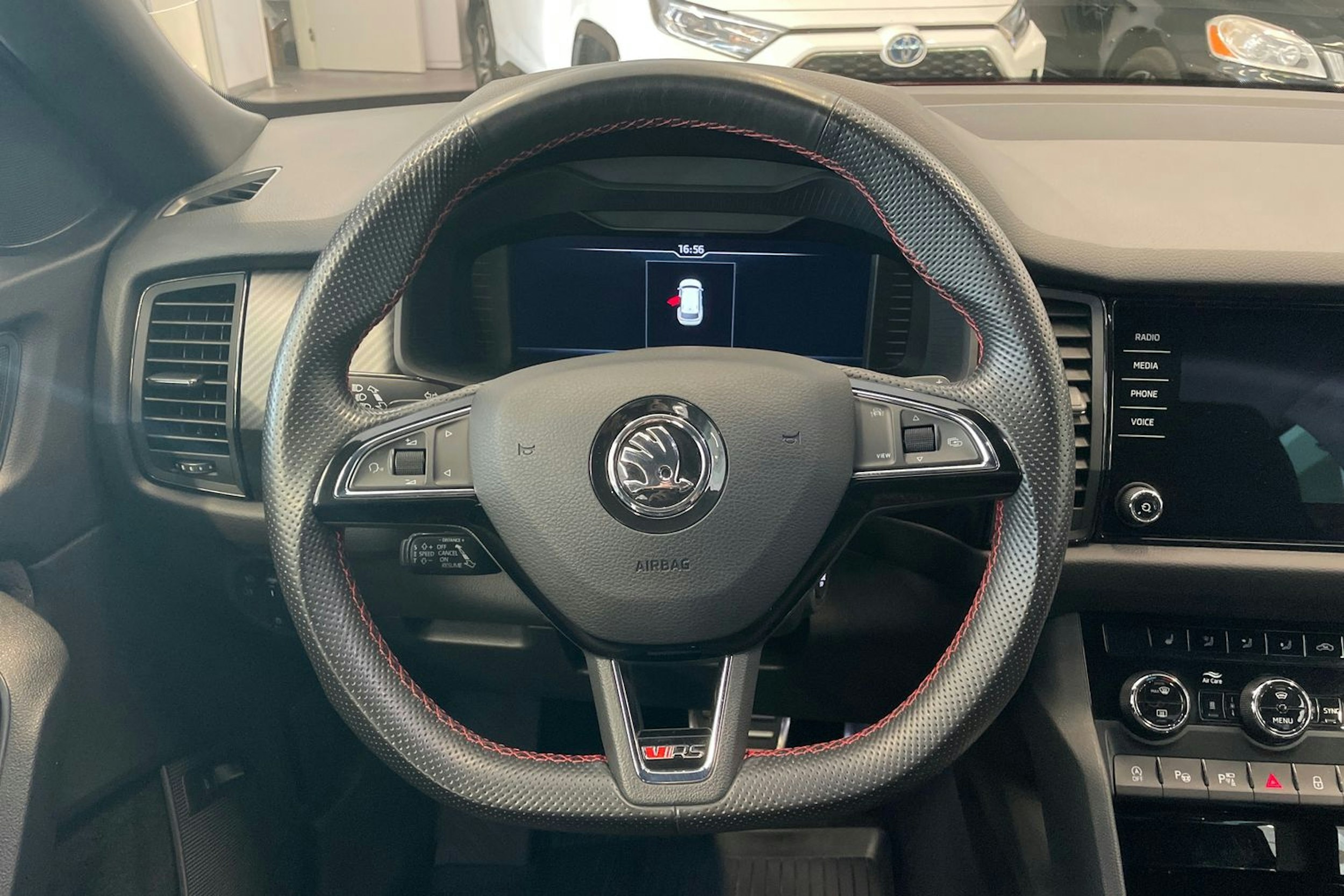 Punainen Skoda KODIAQ 2020 kuva 14.