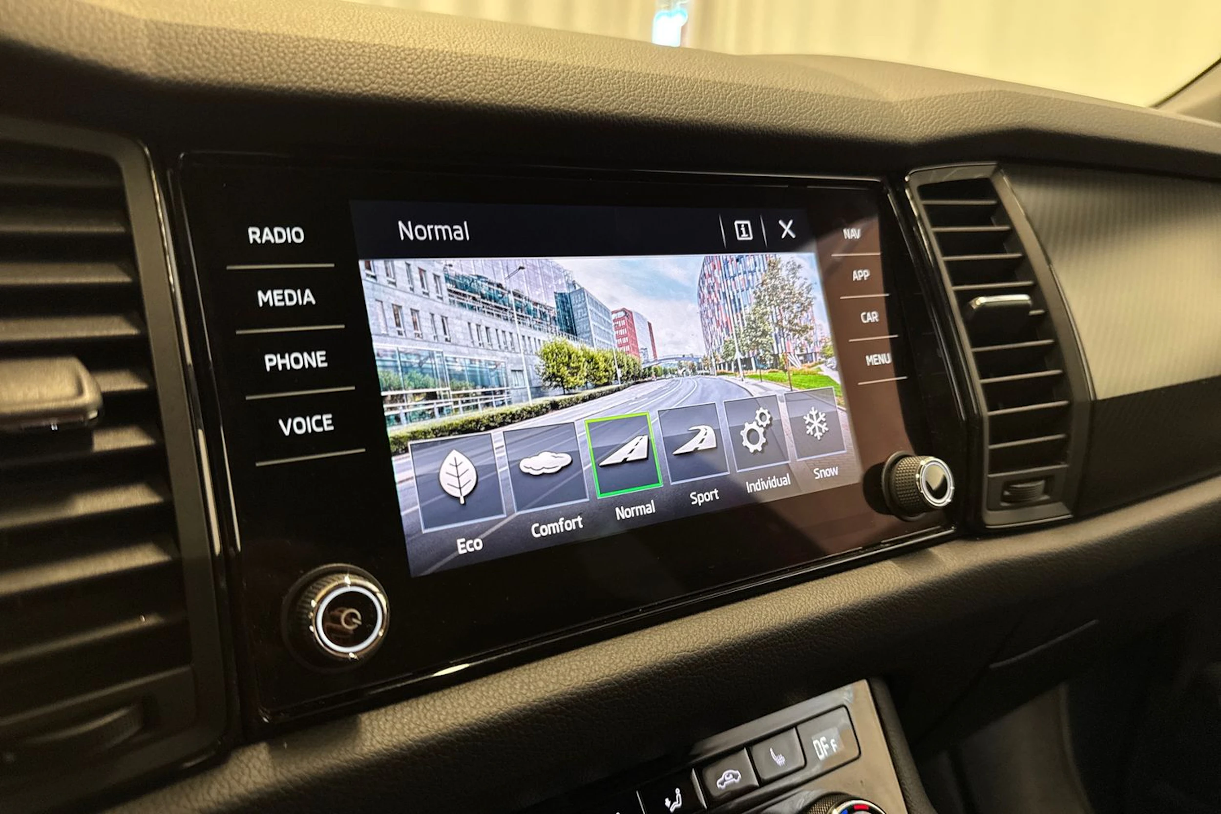 met. punainen Skoda Kodiaq 2020 kuva 32.