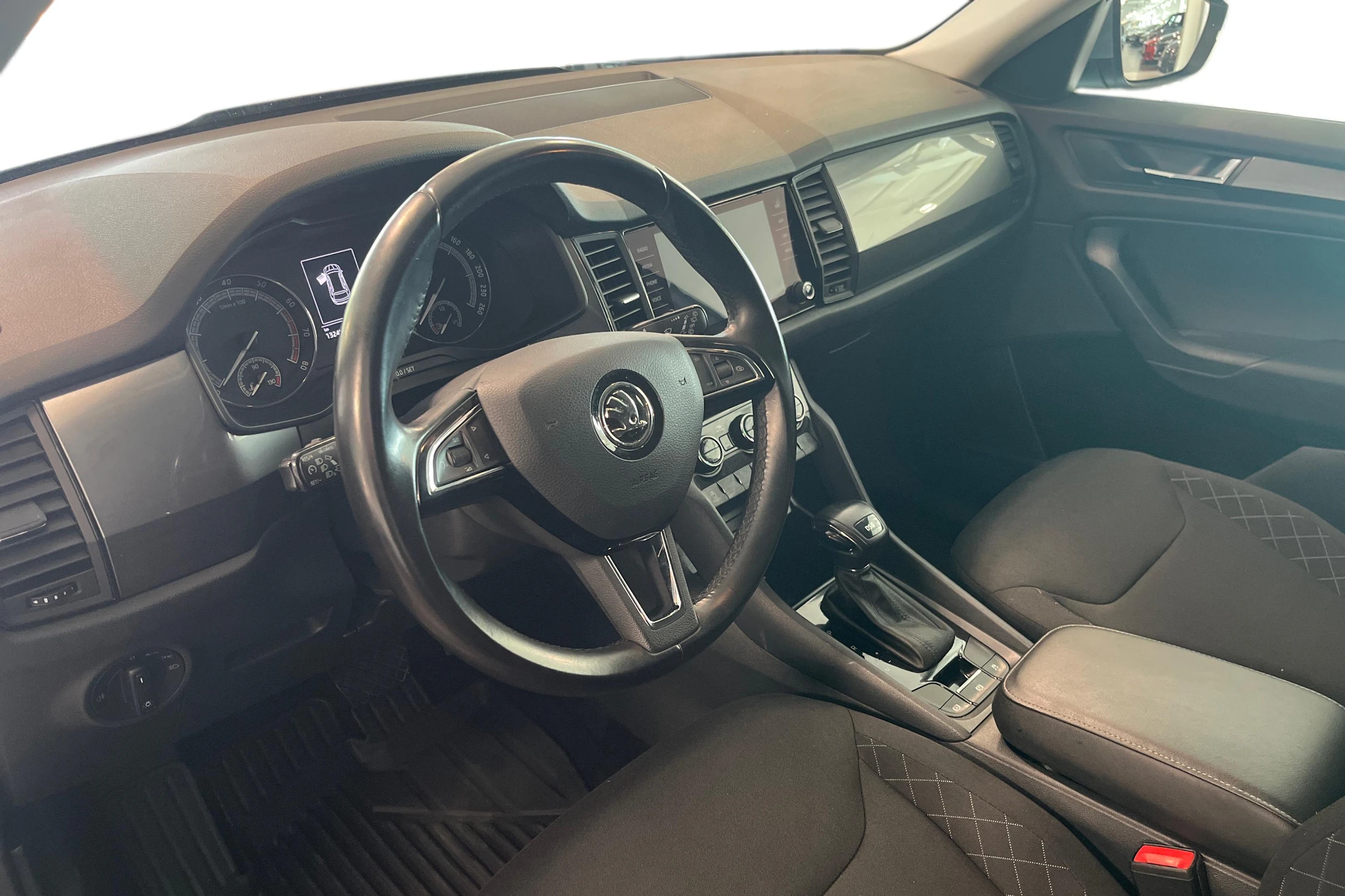 harmaa Skoda Kodiaq 2020 kuva 8.