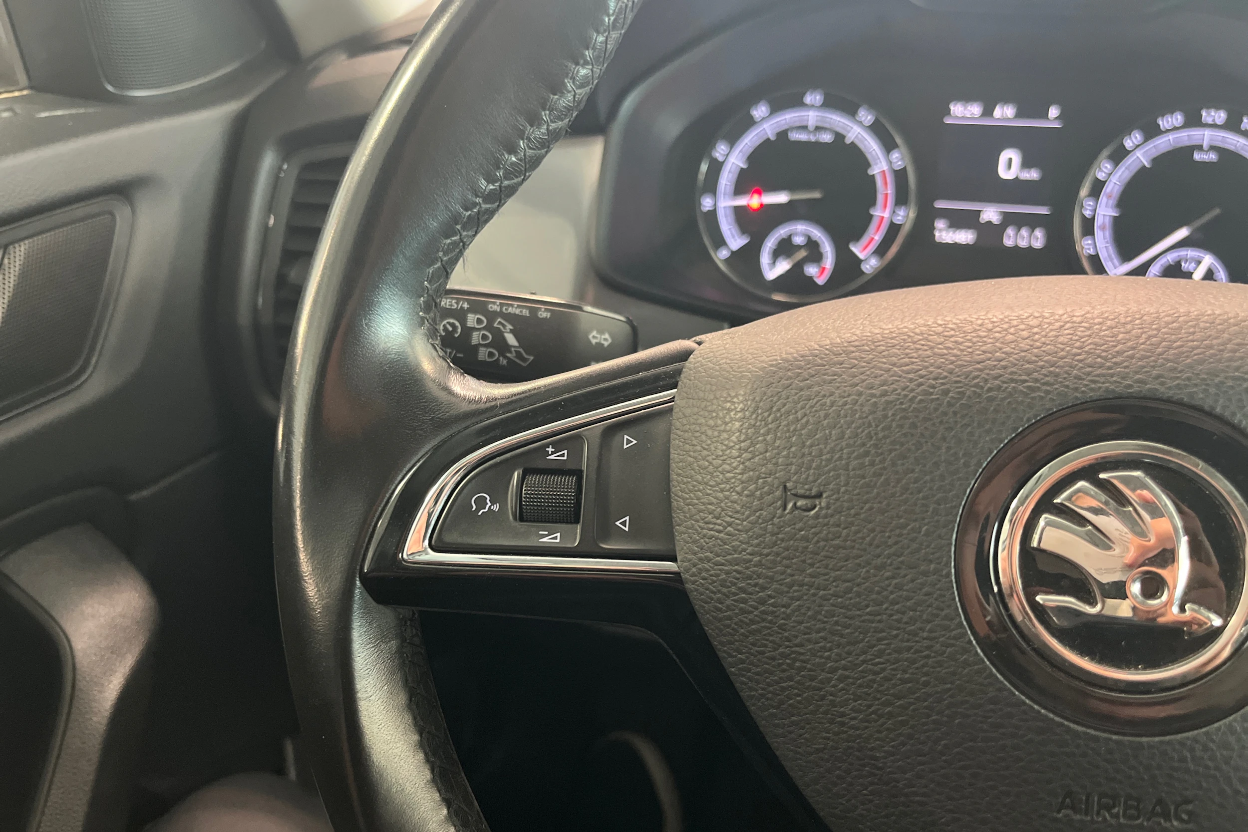 harmaa Skoda Kodiaq 2020 kuva 15.