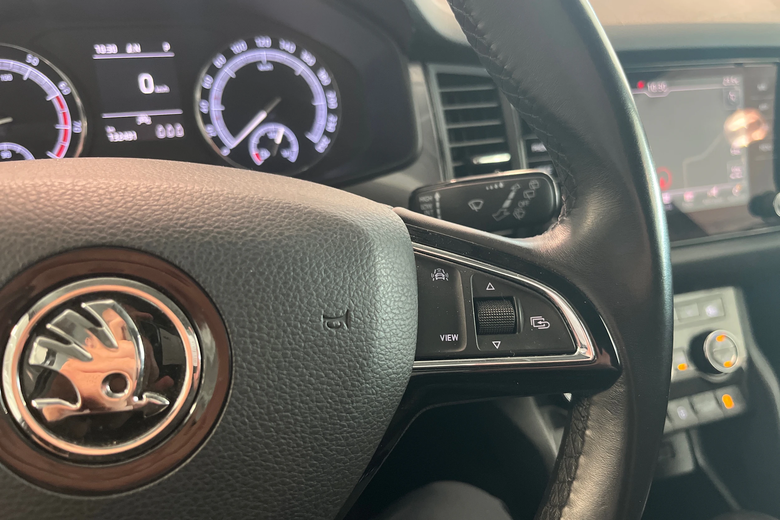 harmaa Skoda Kodiaq 2020 kuva 16.