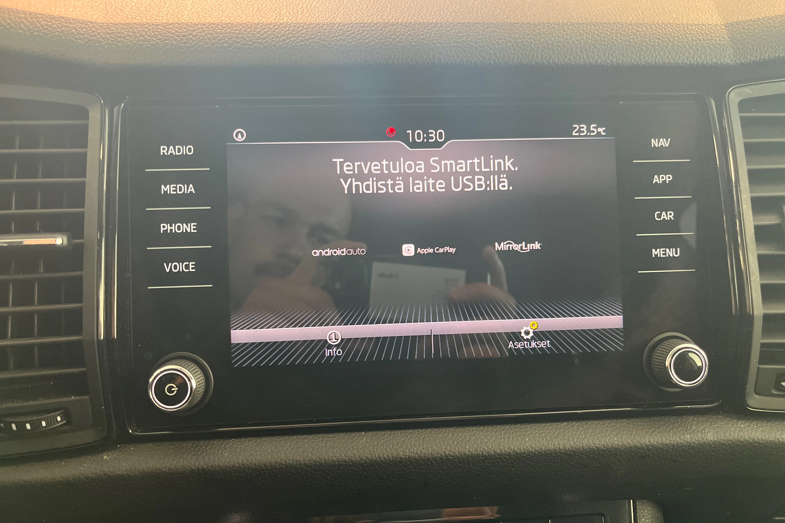 harmaa Skoda Kodiaq 2020 kuva 18.