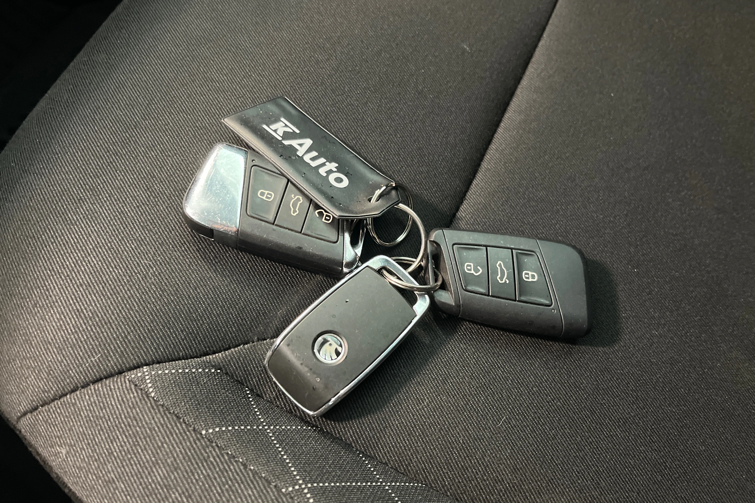 harmaa Skoda Kodiaq 2020 kuva 19.