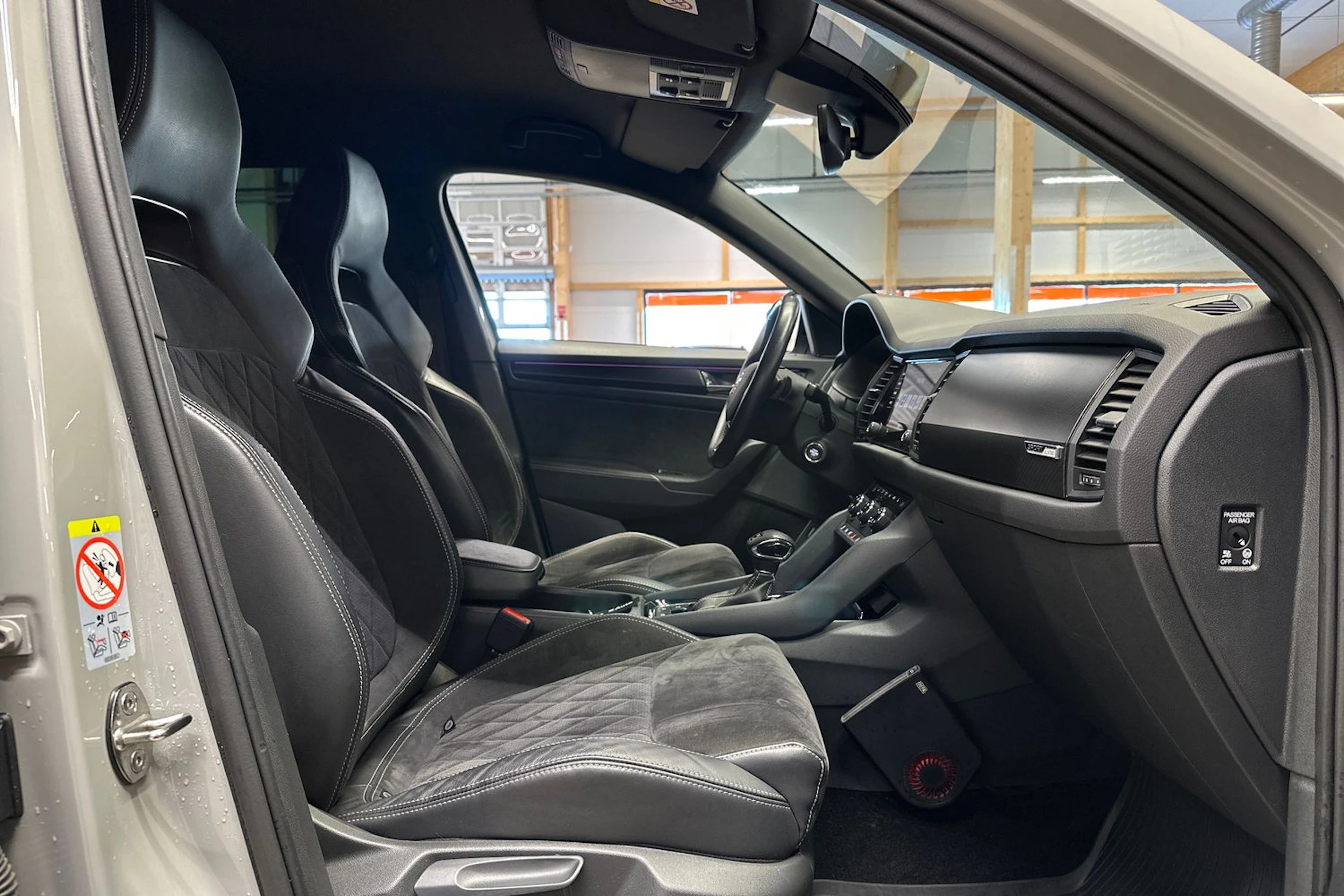 harmaa Skoda Kodiaq 2020 kuva 11.