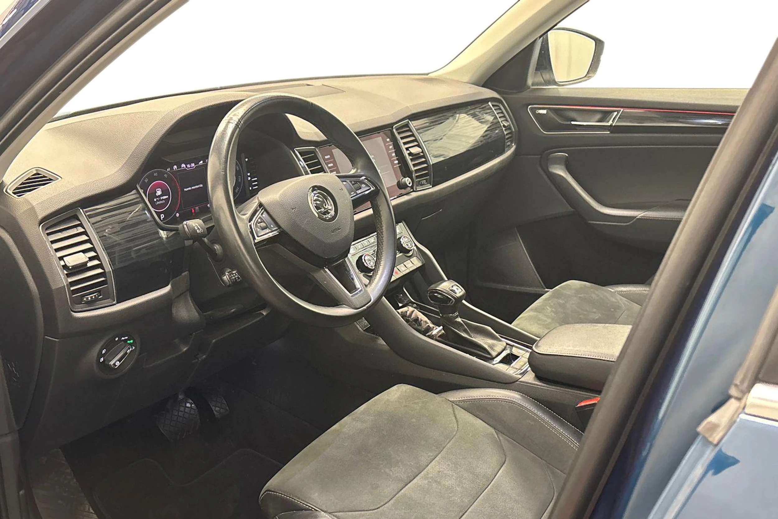 sininen Skoda Kodiaq 2020 kuva 8.