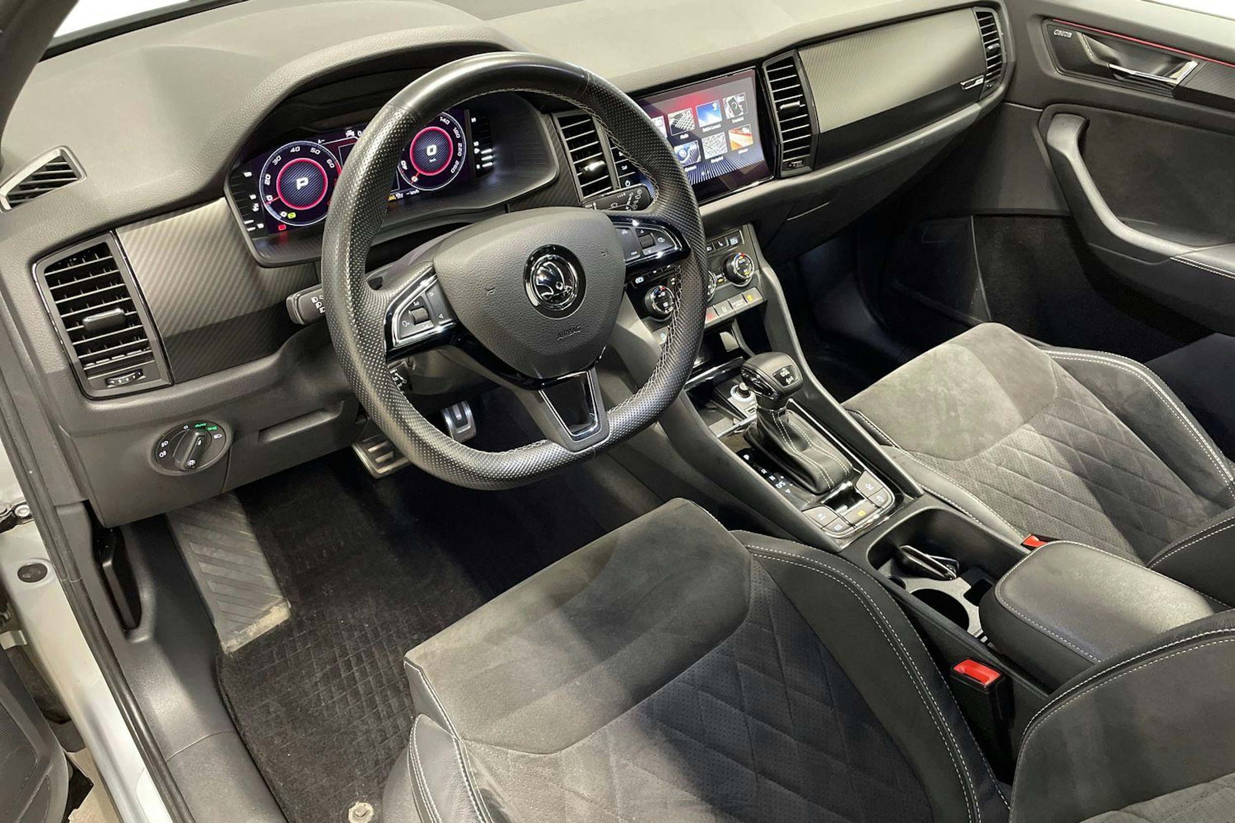 harmaa Skoda Kodiaq 2020 kuva 6.