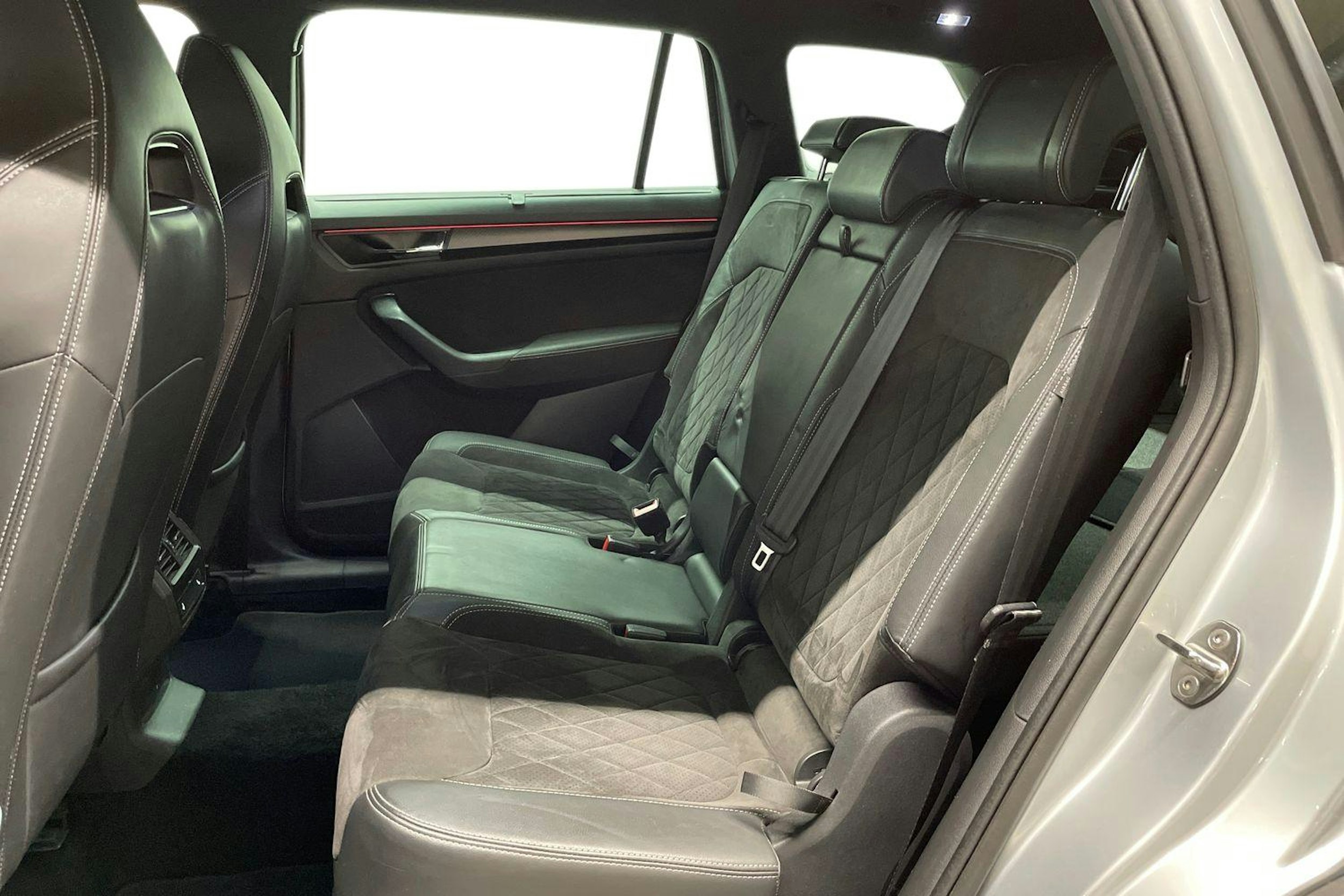 harmaa Skoda Kodiaq 2020 kuva 8.