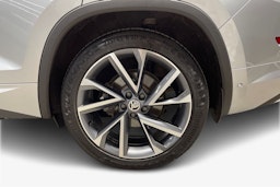 harmaa Skoda Kodiaq 2020 kuva 9.