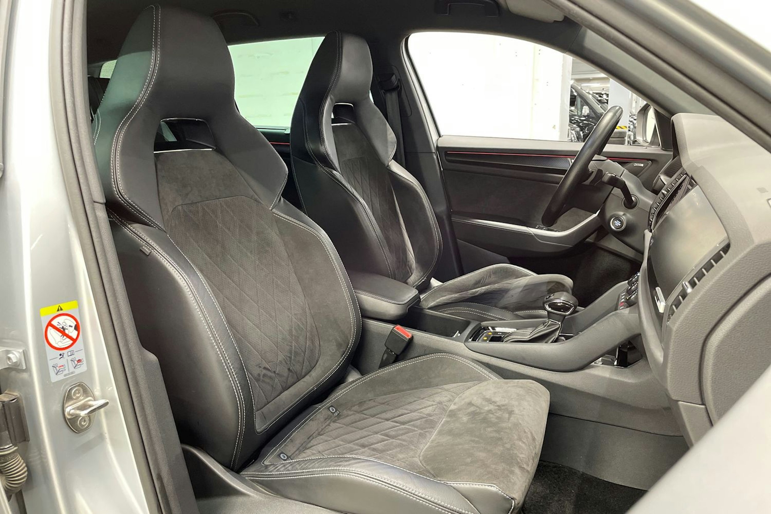 harmaa Skoda Kodiaq 2020 kuva 28.