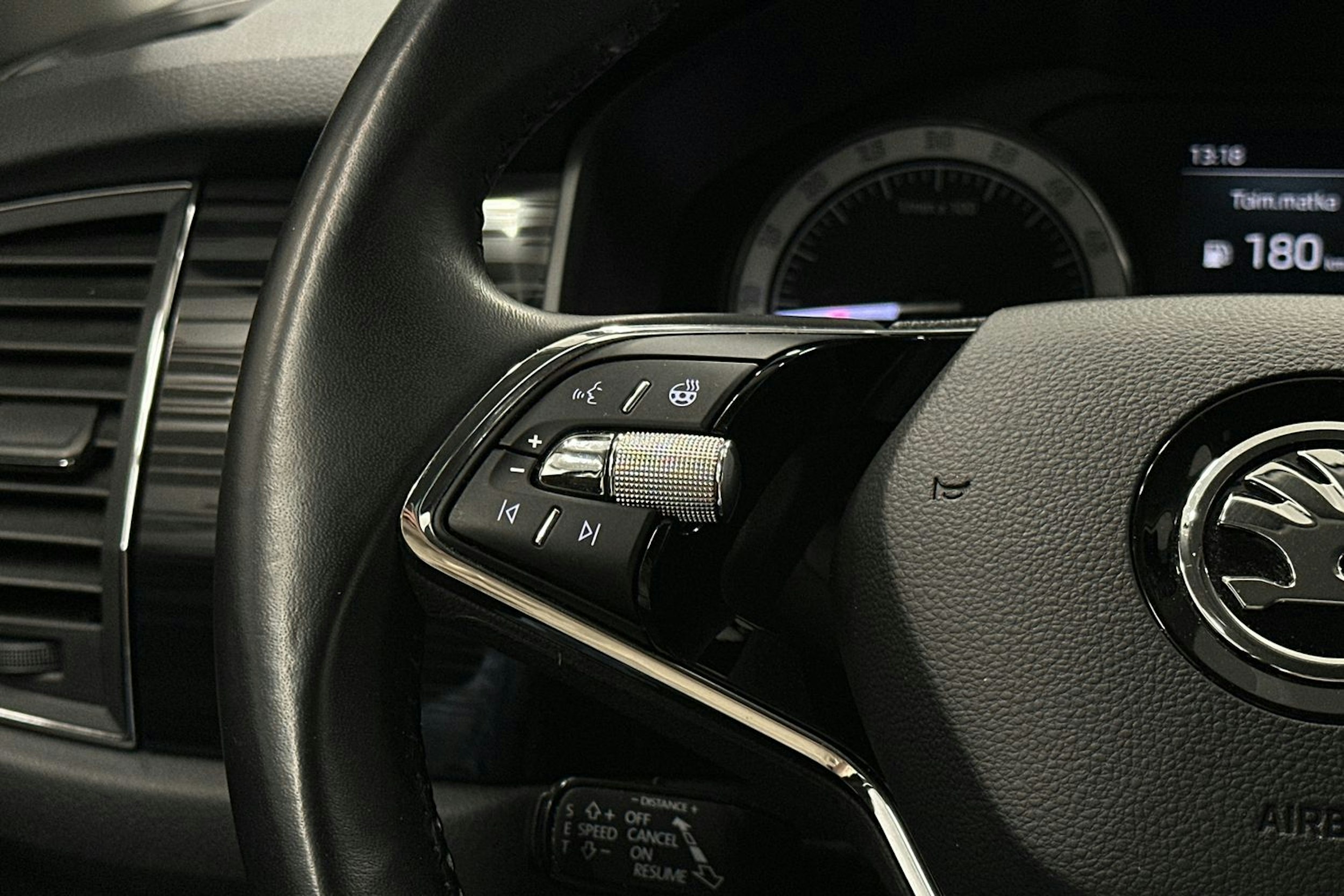 musta Skoda Kodiaq 2021 kuva 17.