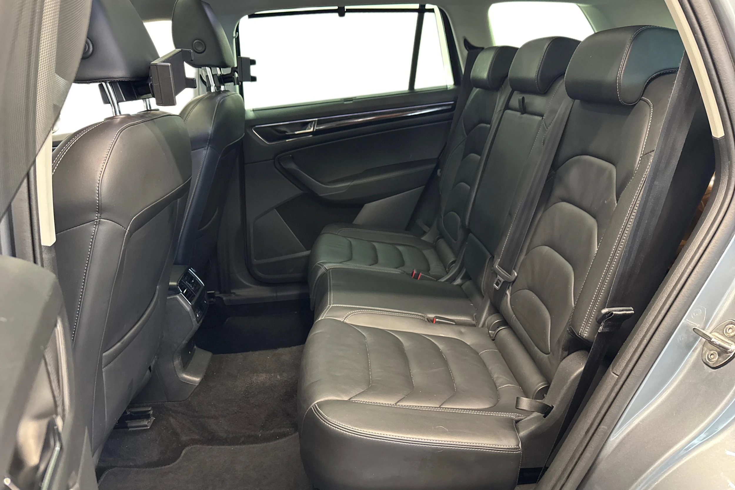 harmaa Skoda Kodiaq 2021 kuva 8.