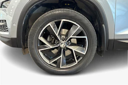 harmaa Skoda Kodiaq 2021 kuva 9.