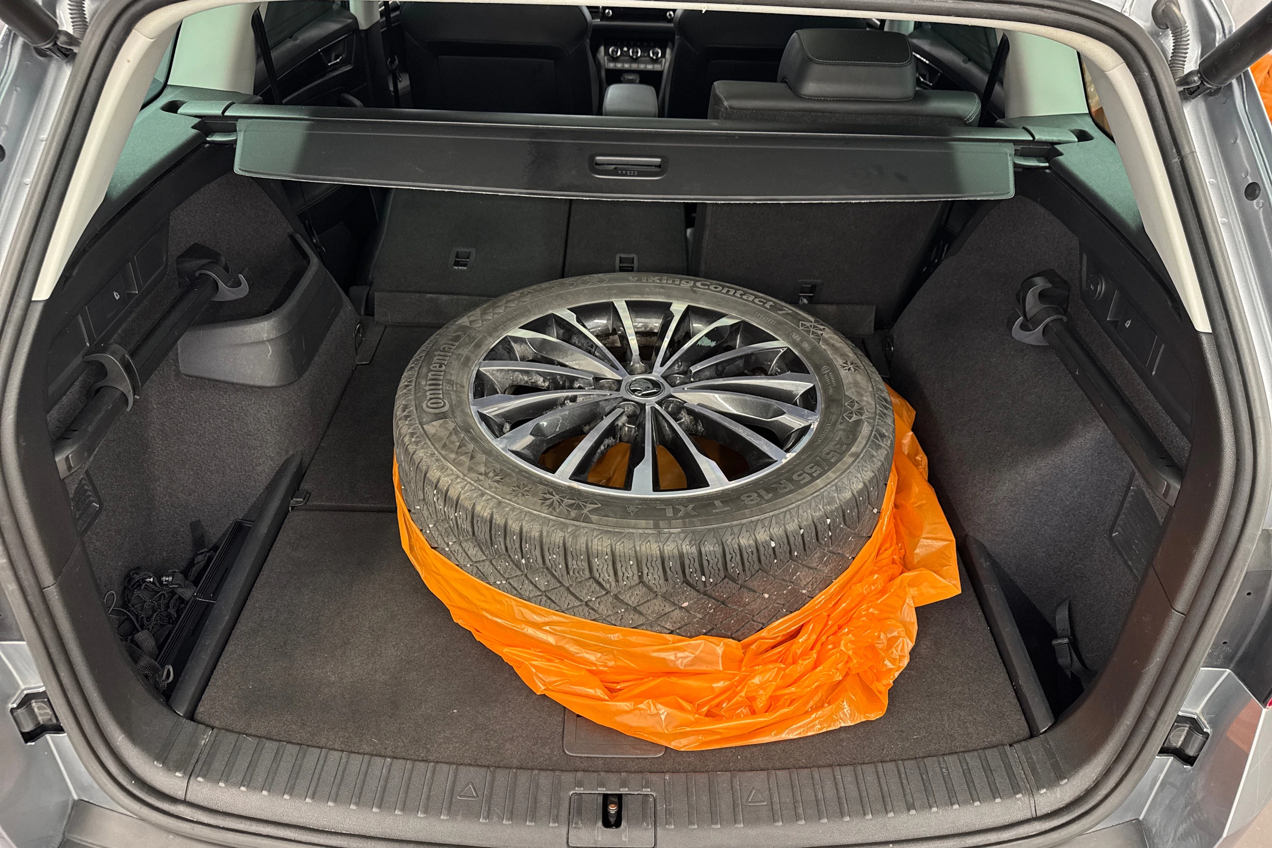 harmaa Skoda Kodiaq 2021 kuva 10.