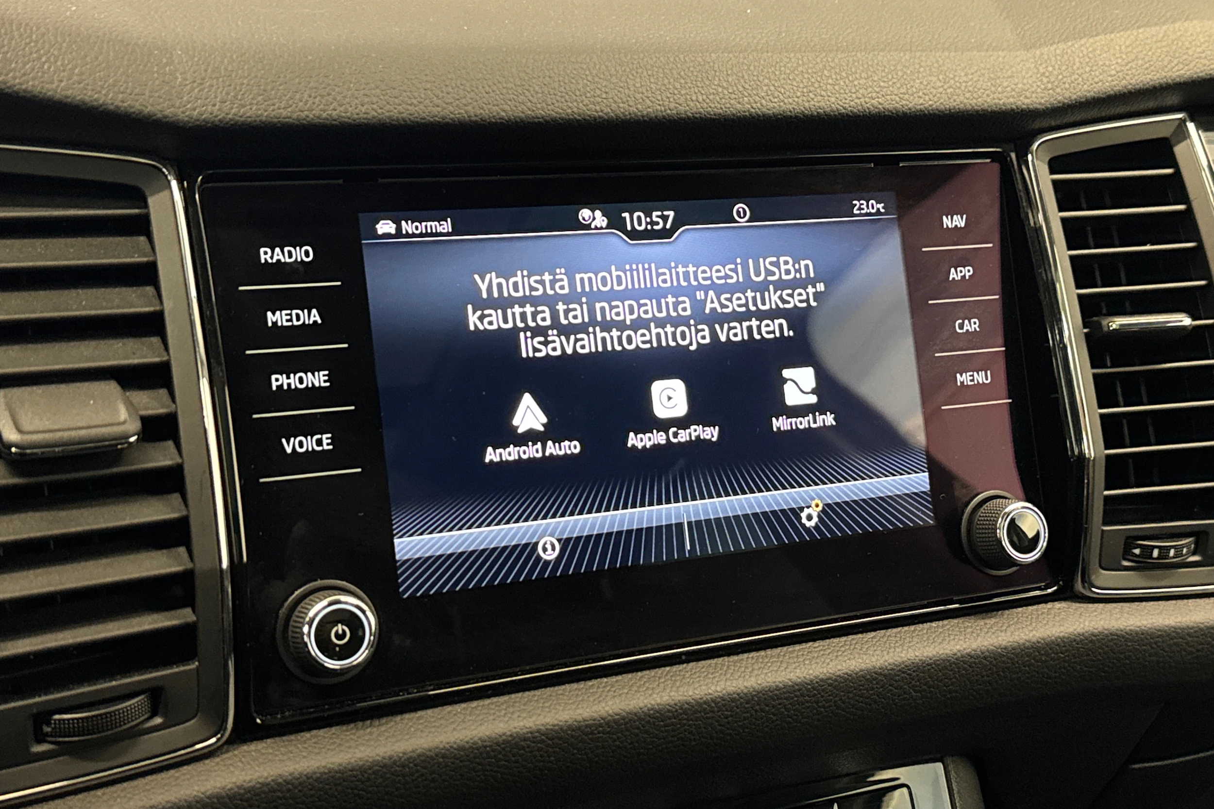 harmaa Skoda Kodiaq 2021 kuva 17.