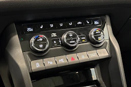 harmaa Skoda Kodiaq 2021 kuva 18.