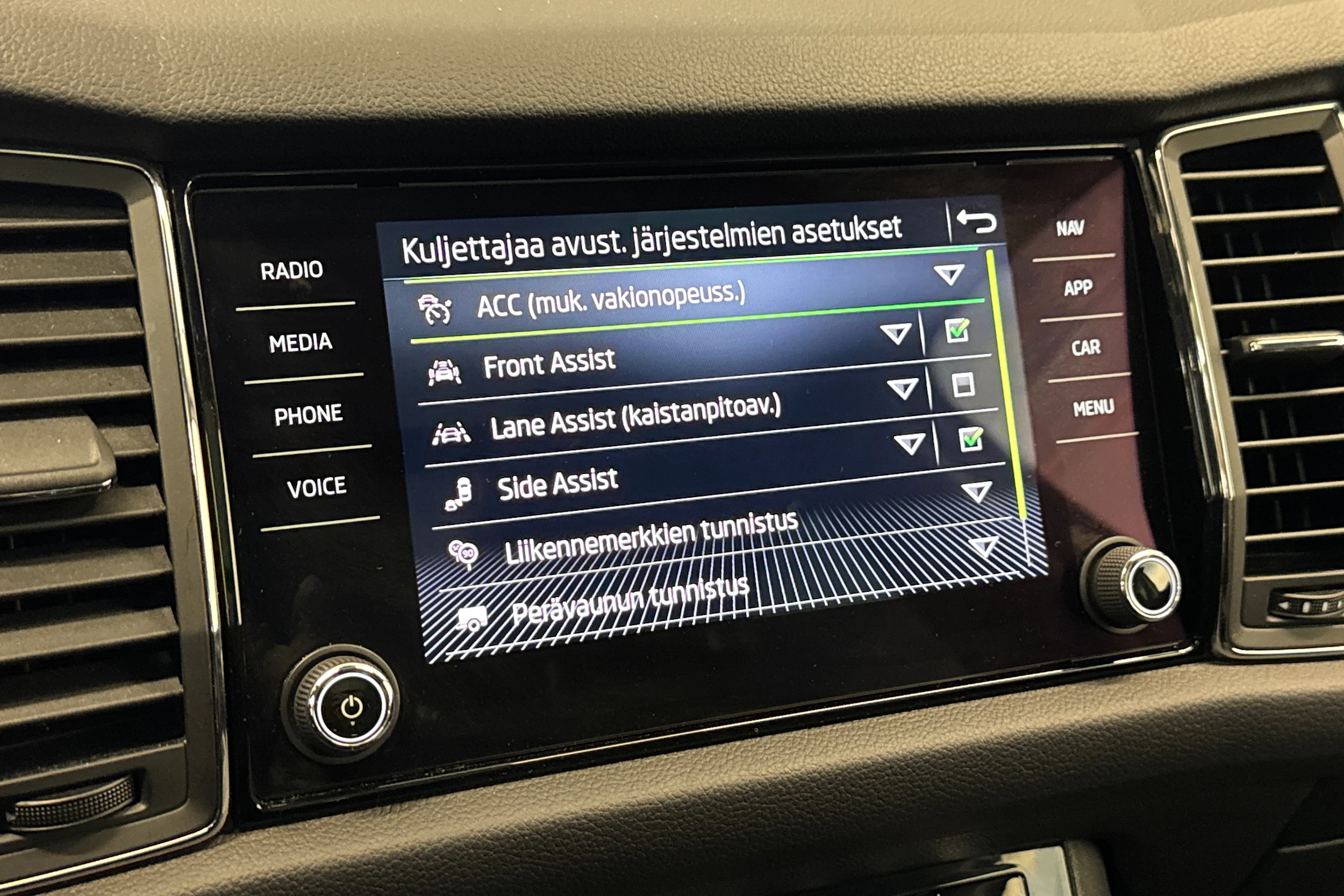 harmaa Skoda Kodiaq 2021 kuva 19.