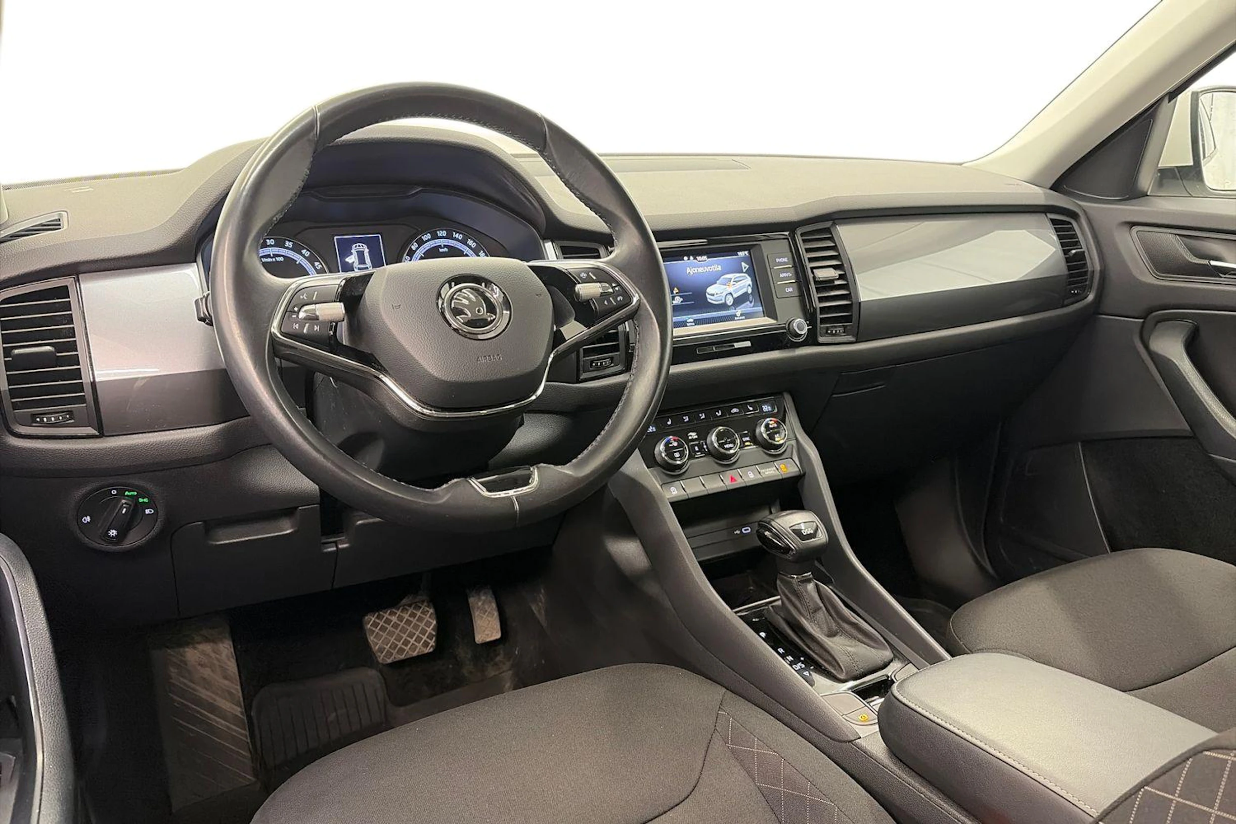 valkoinen Skoda Kodiaq 2021 kuva 6.