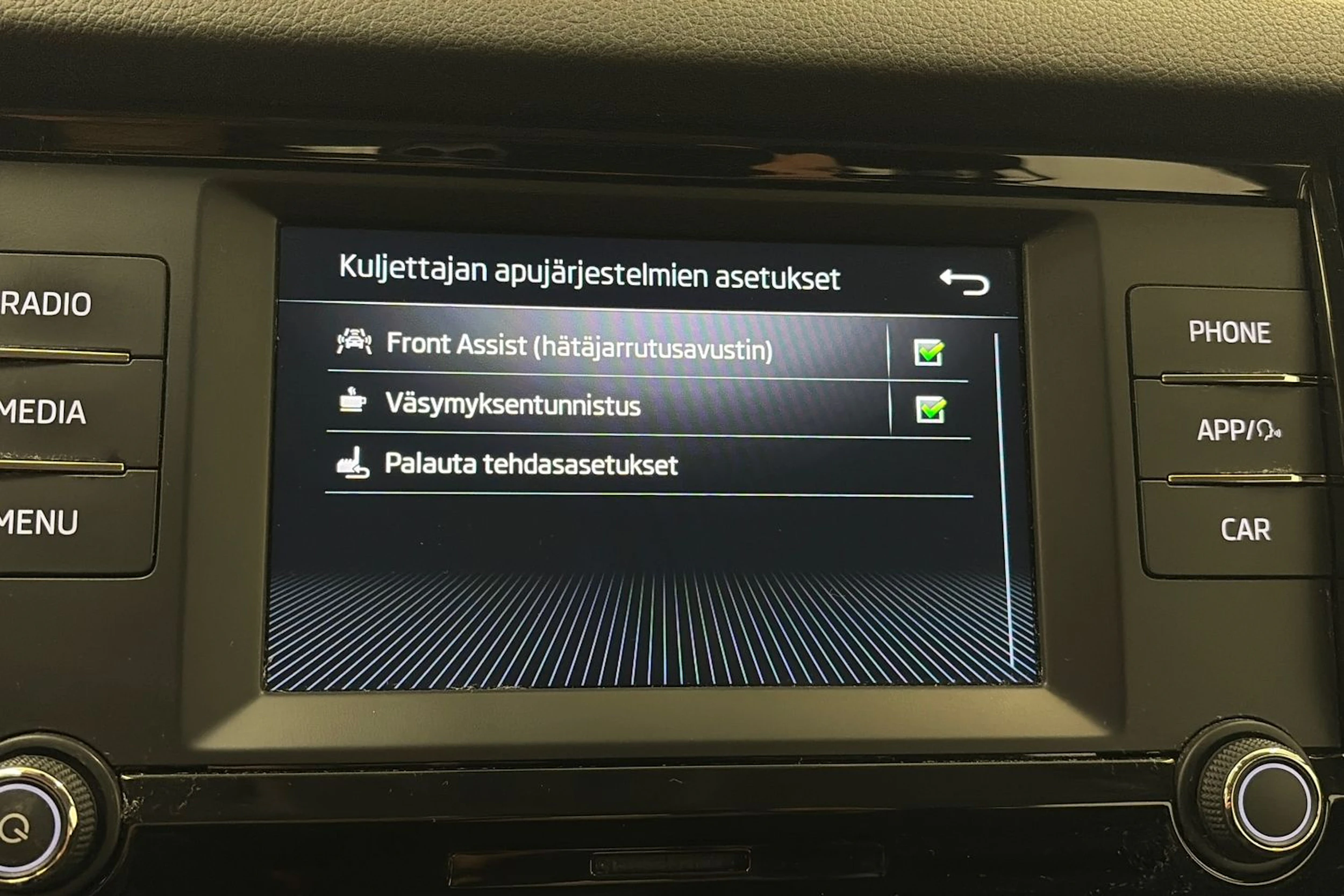 valkoinen Skoda Kodiaq 2021 kuva 20.