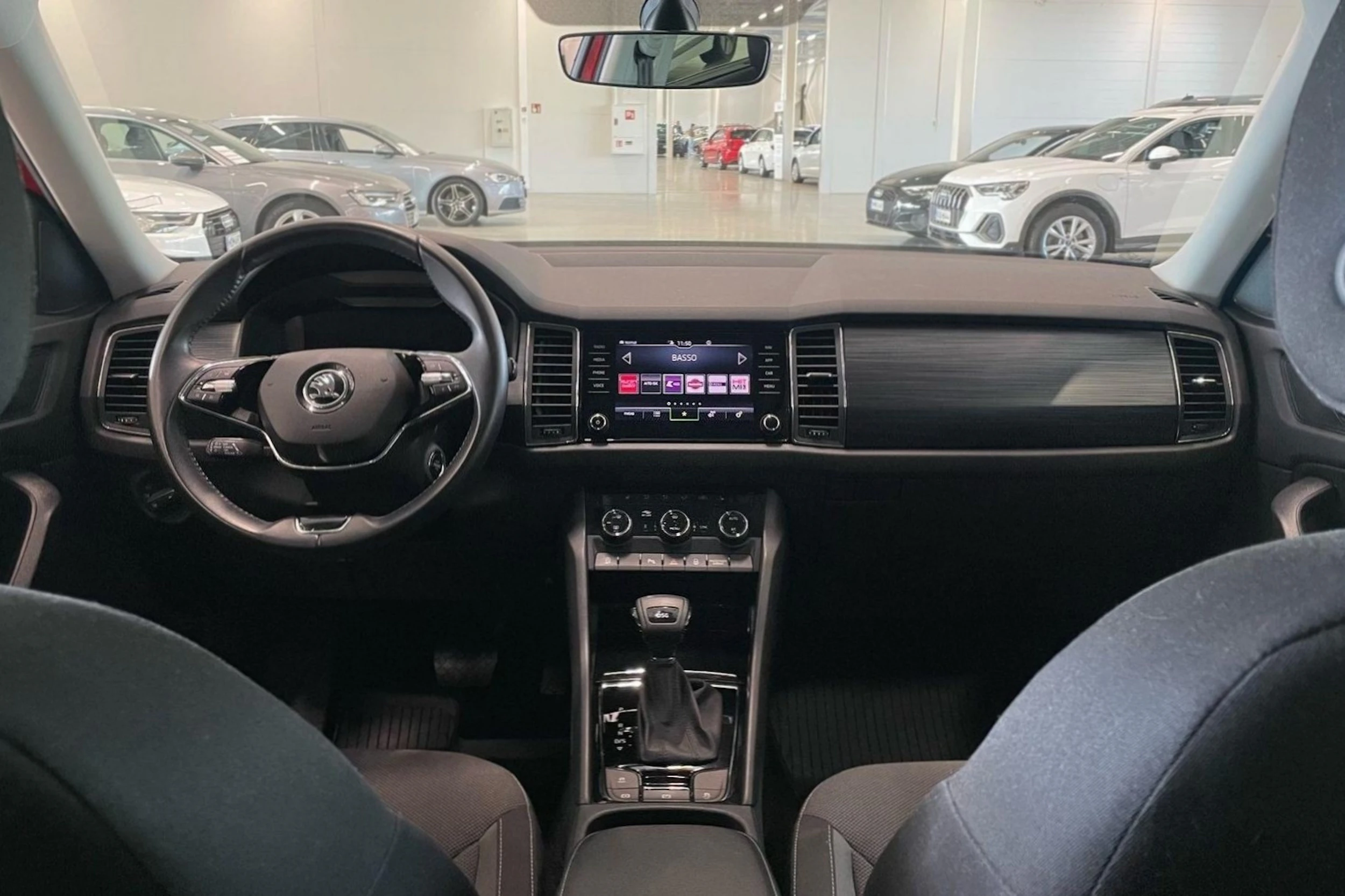 punainen Skoda Kodiaq 2021 kuva 11.