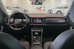 punainen Skoda Kodiaq 2021 kuva 11.