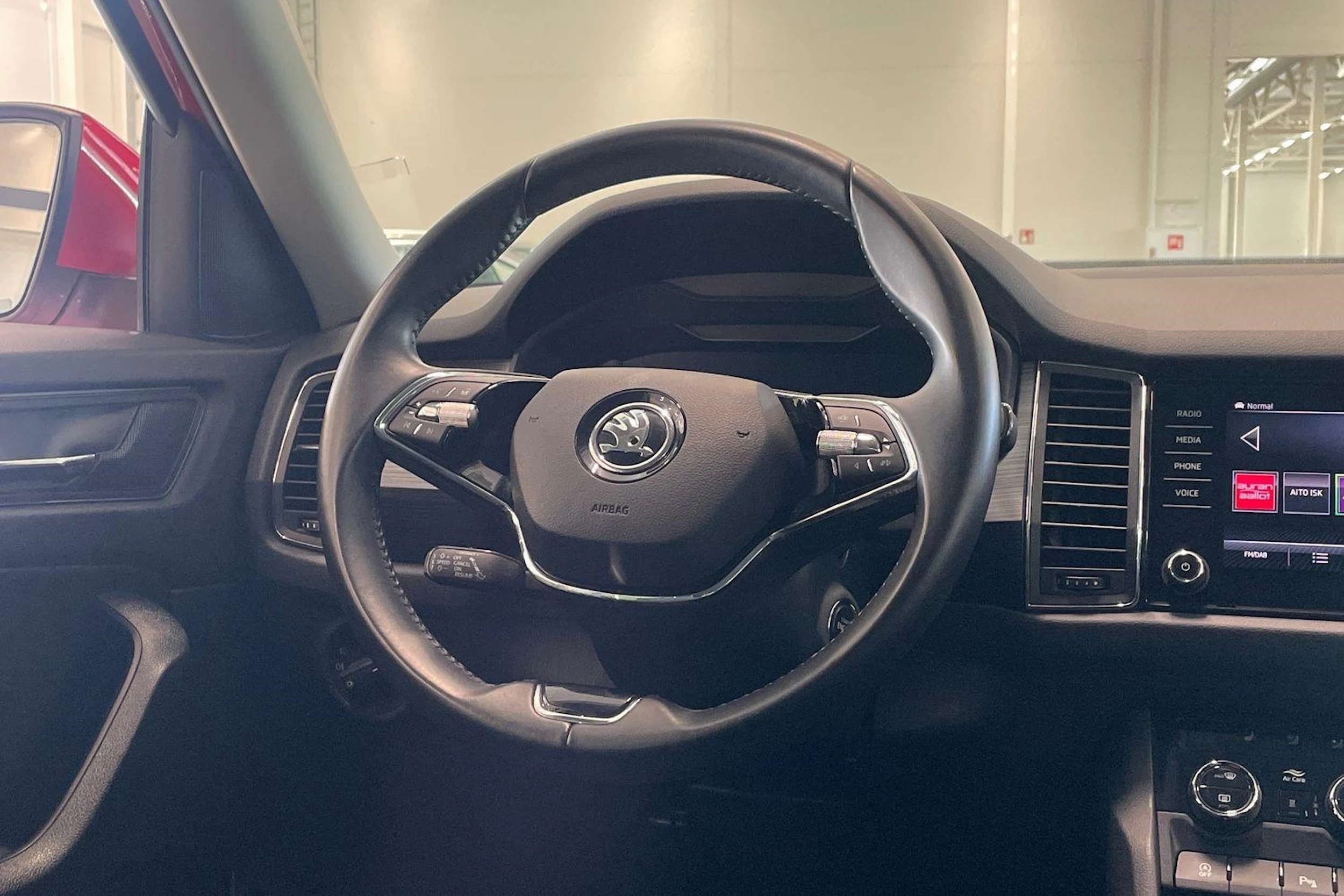 punainen Skoda Kodiaq 2021 kuva 12.