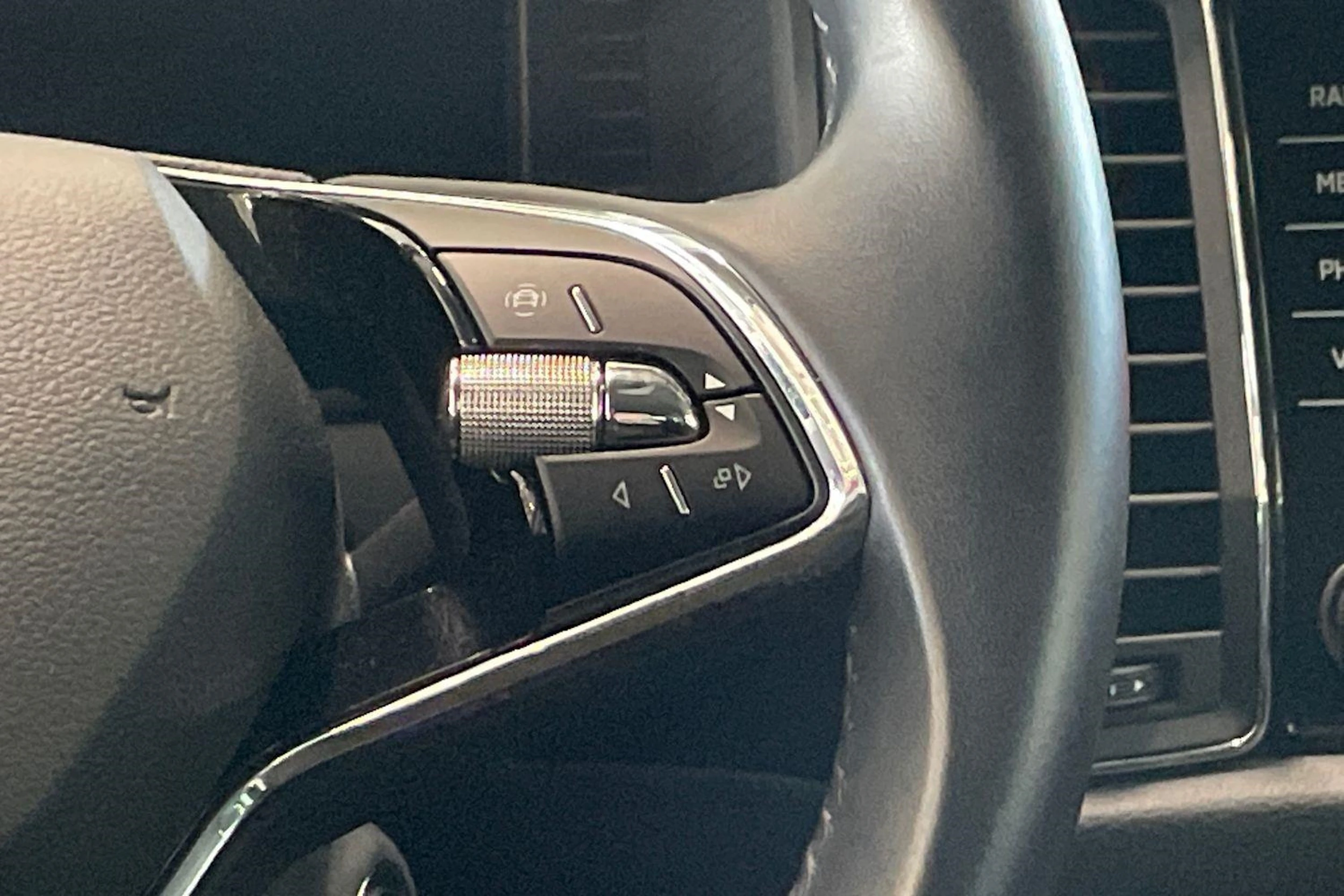 punainen Skoda Kodiaq 2021 kuva 13.