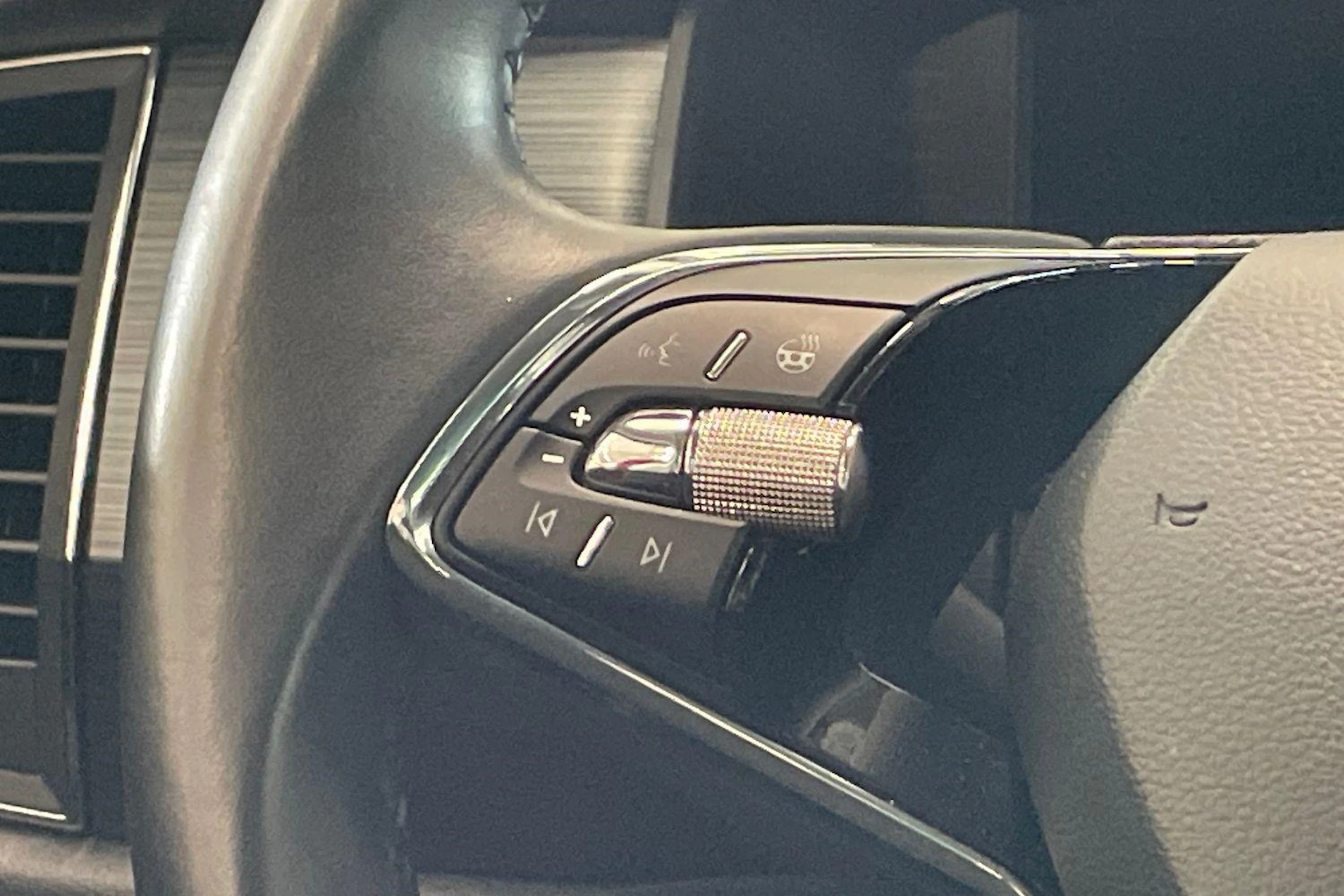 punainen Skoda Kodiaq 2021 kuva 14.