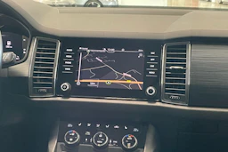 punainen Skoda Kodiaq 2021 kuva 18.