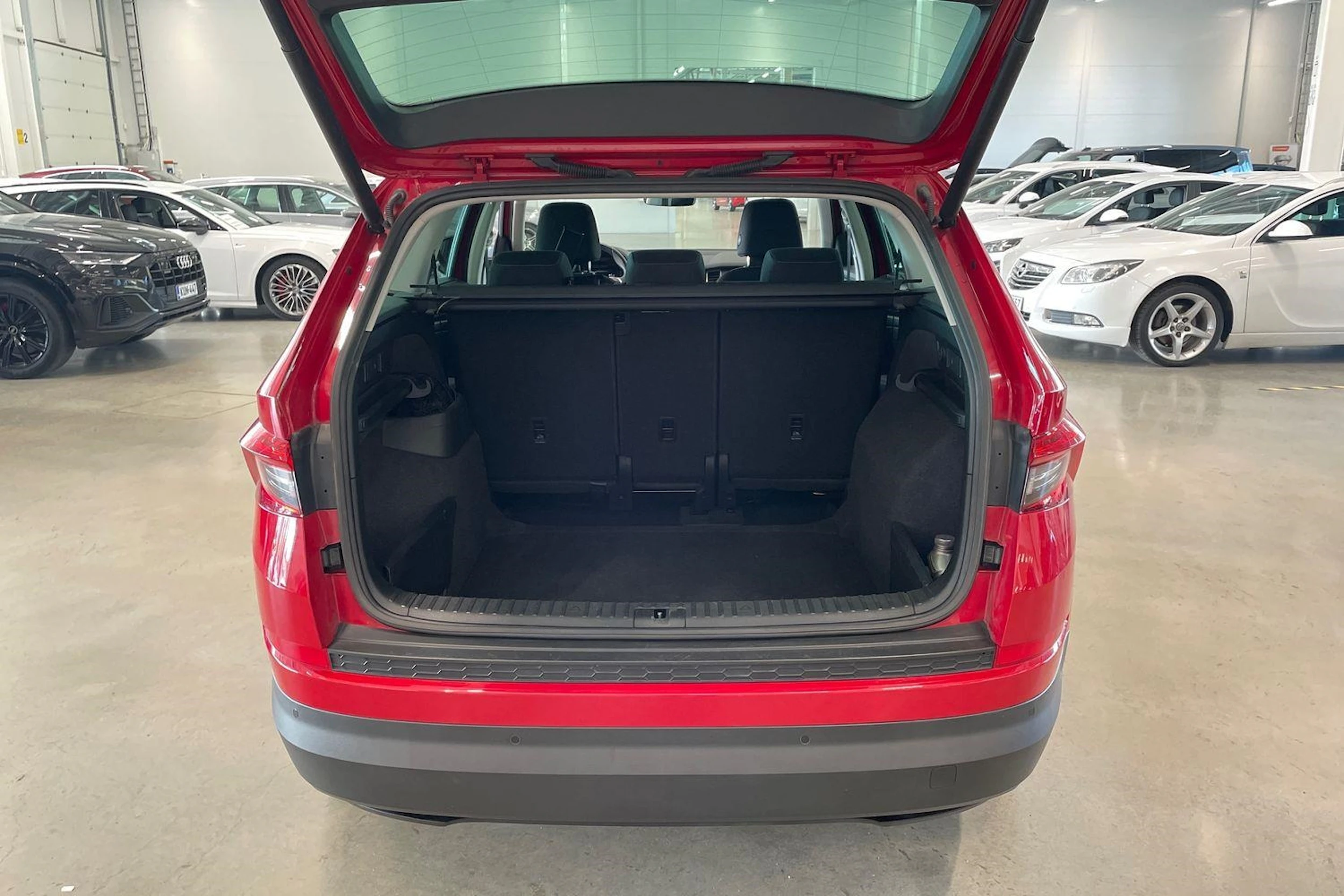punainen Skoda Kodiaq 2021 kuva 26.